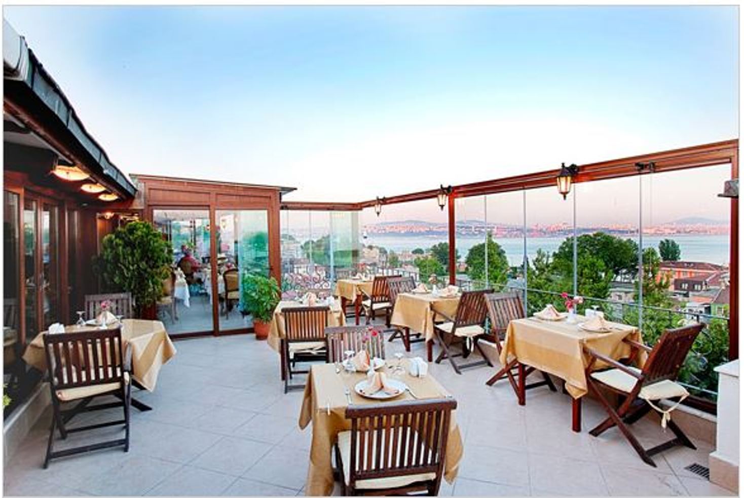 Azade Hotel