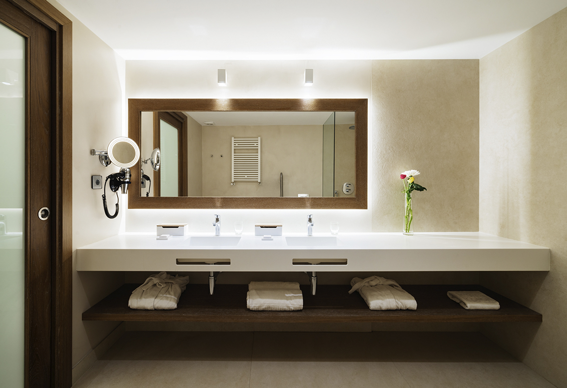 Lamaro Hotel
