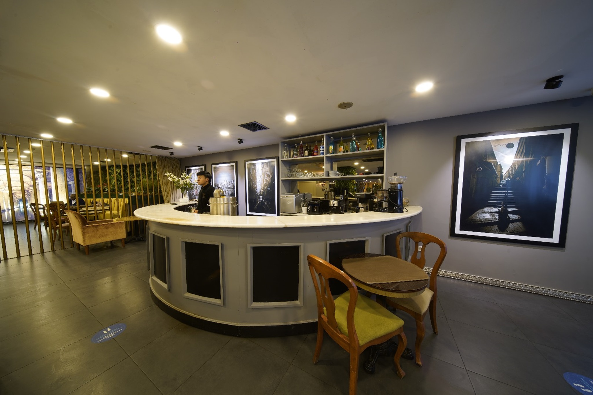 All Seasons Hotel - Фото 2