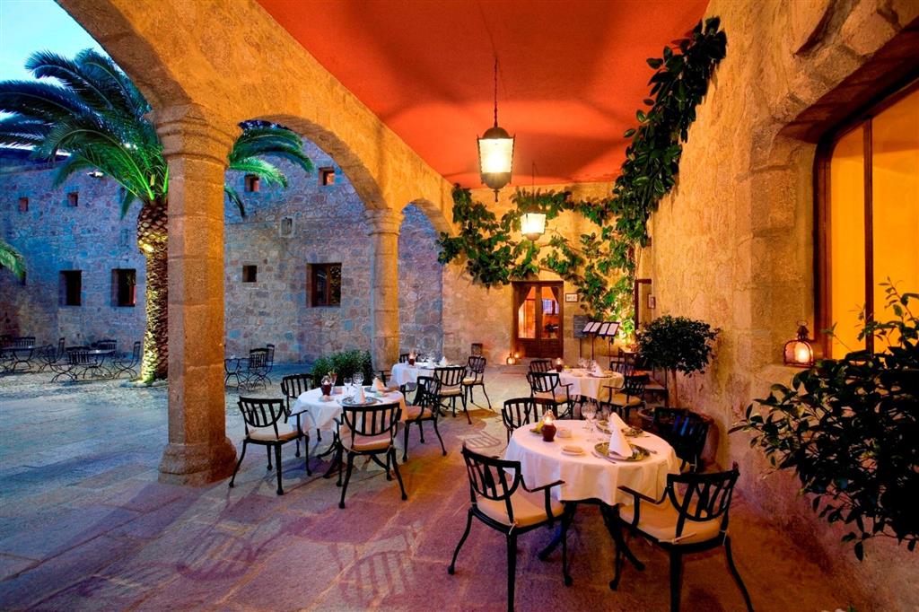 Parador de Jarandilla de la Vera by null