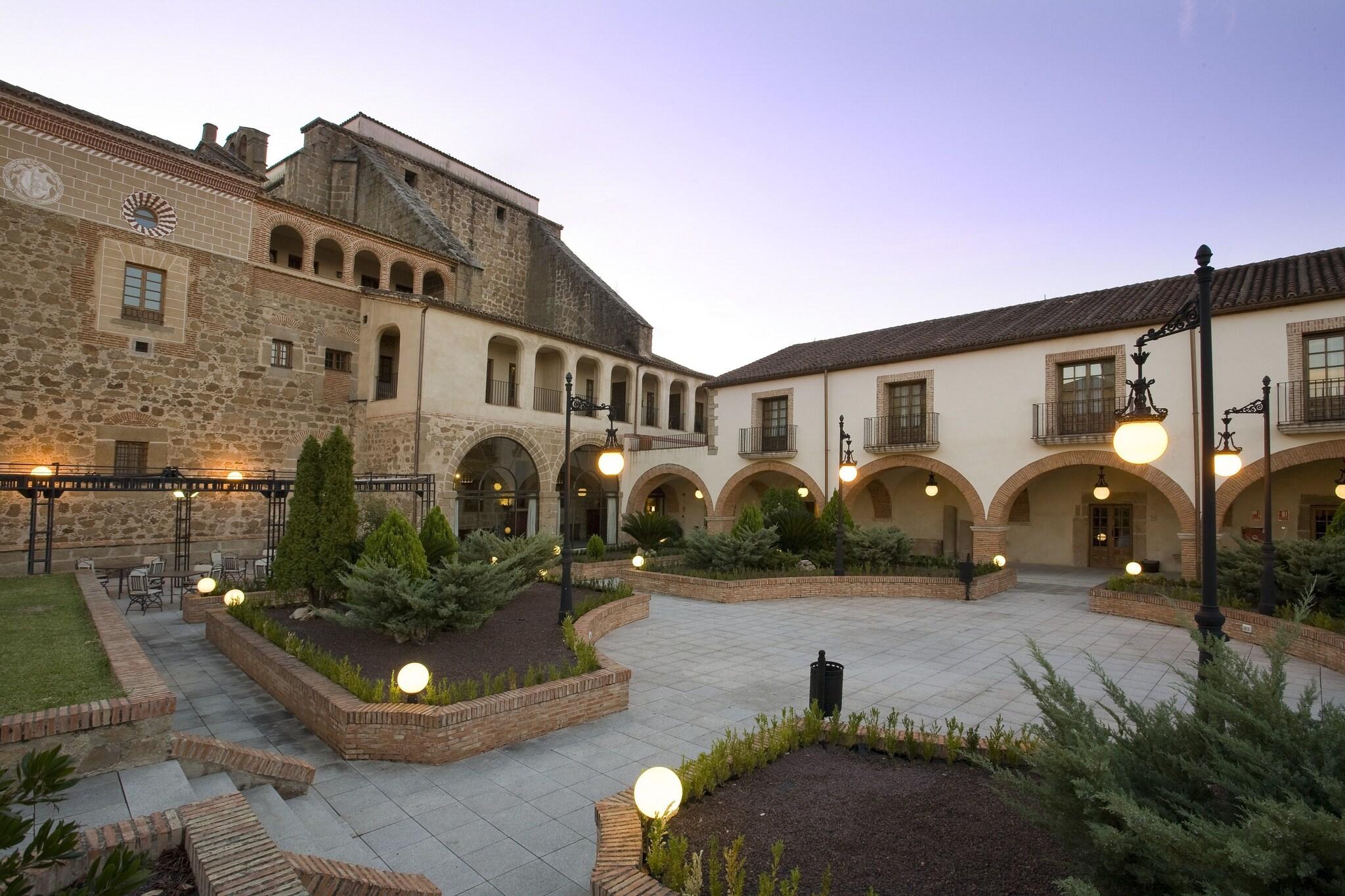 Parador de Plasencia by null