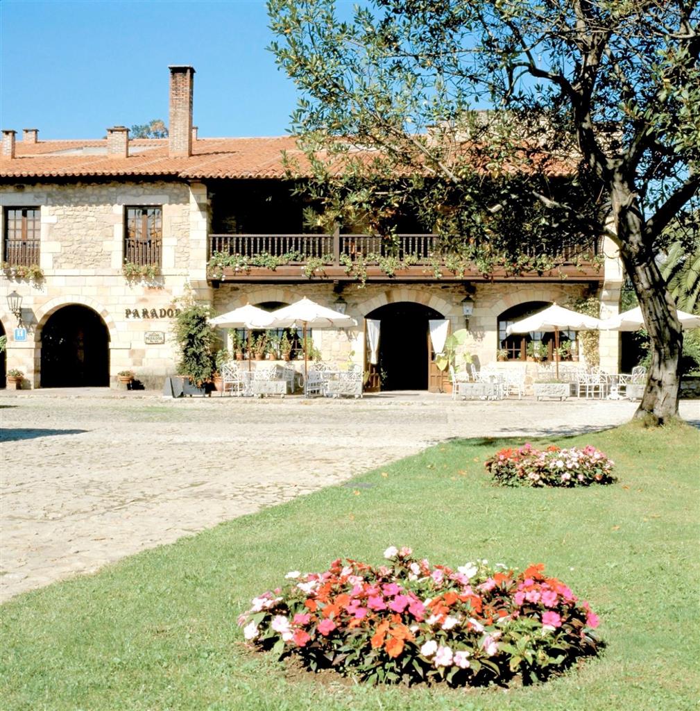 Parador de Santillana Gil Blas by null