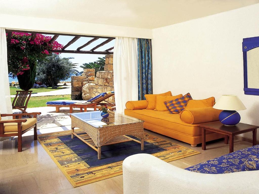 Coral Beach Hotel & Resort