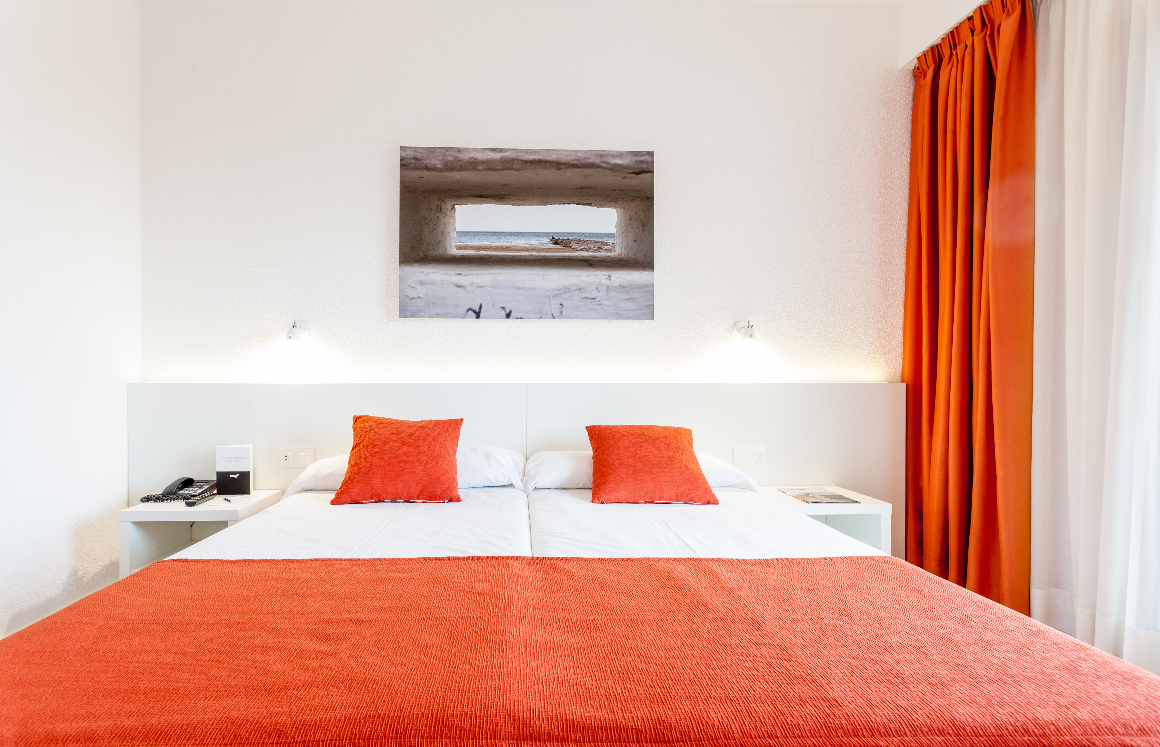Chambre double, vue sur la piscine