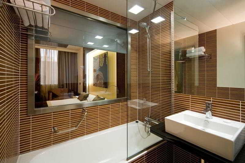 Double Premium Room (Queen or Twin)