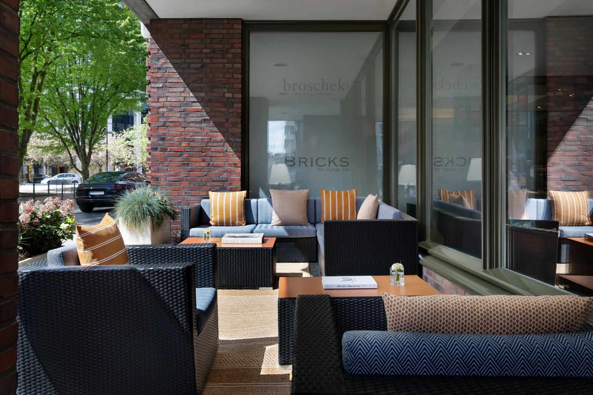 Renaissance Hamburg Hotel by null