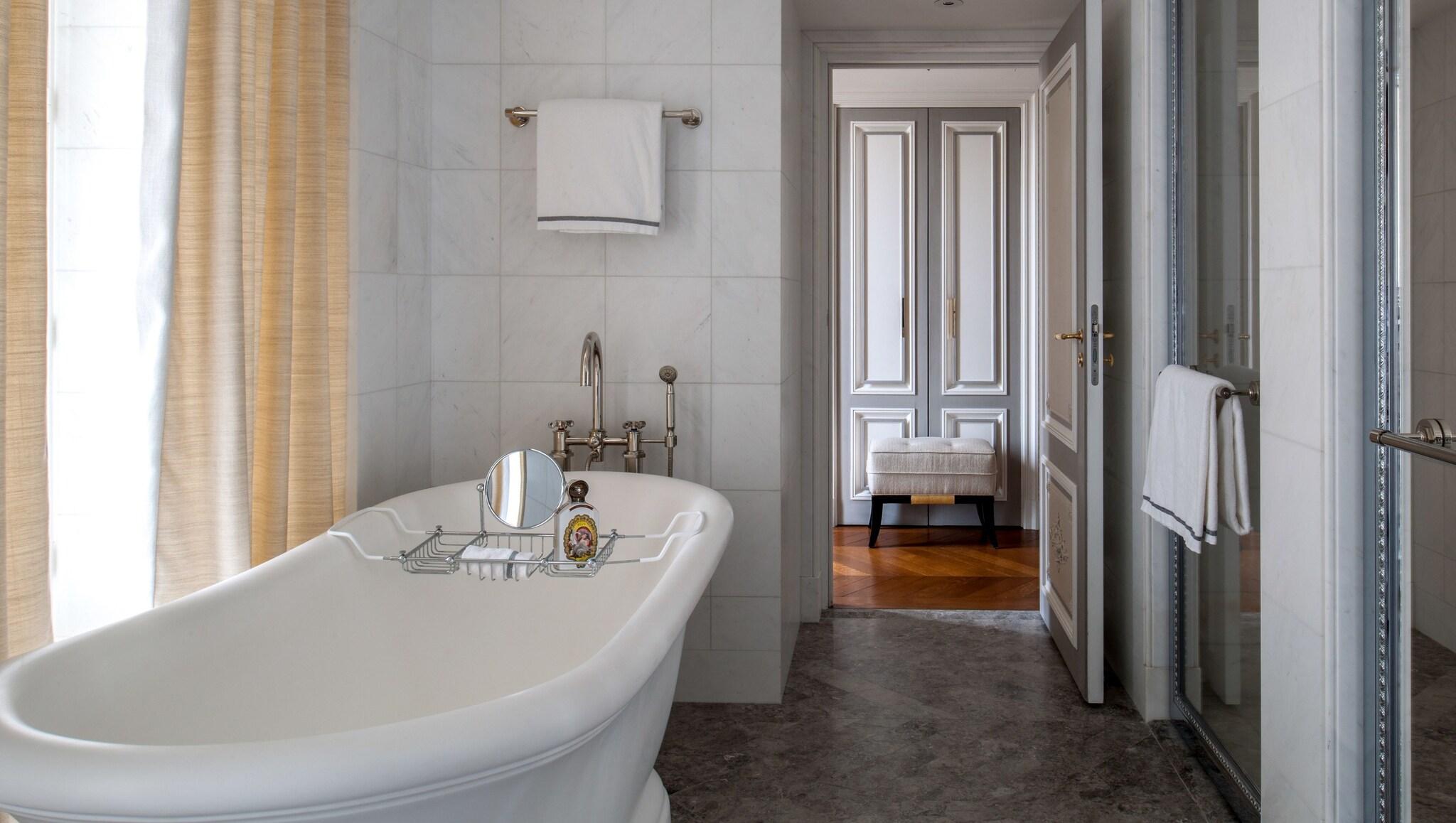 Hôtel de Crillon, A Rosewood Hotel by null