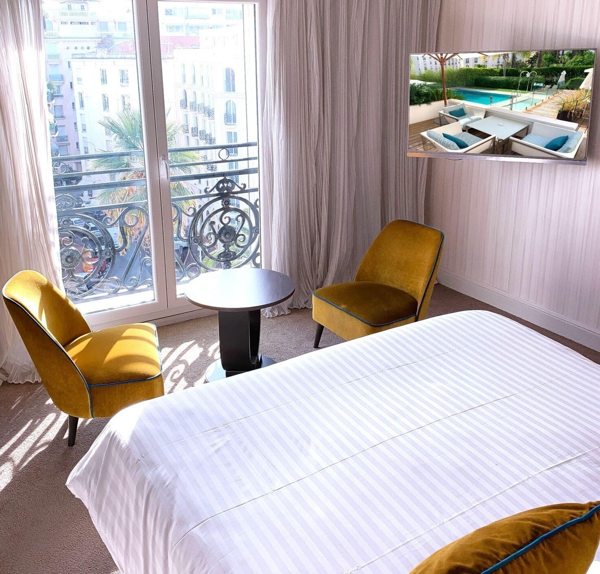 Hotel Canberra (le) by null