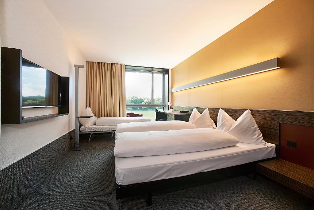 Hotel Ambassador Room Type - Triple Room standard
