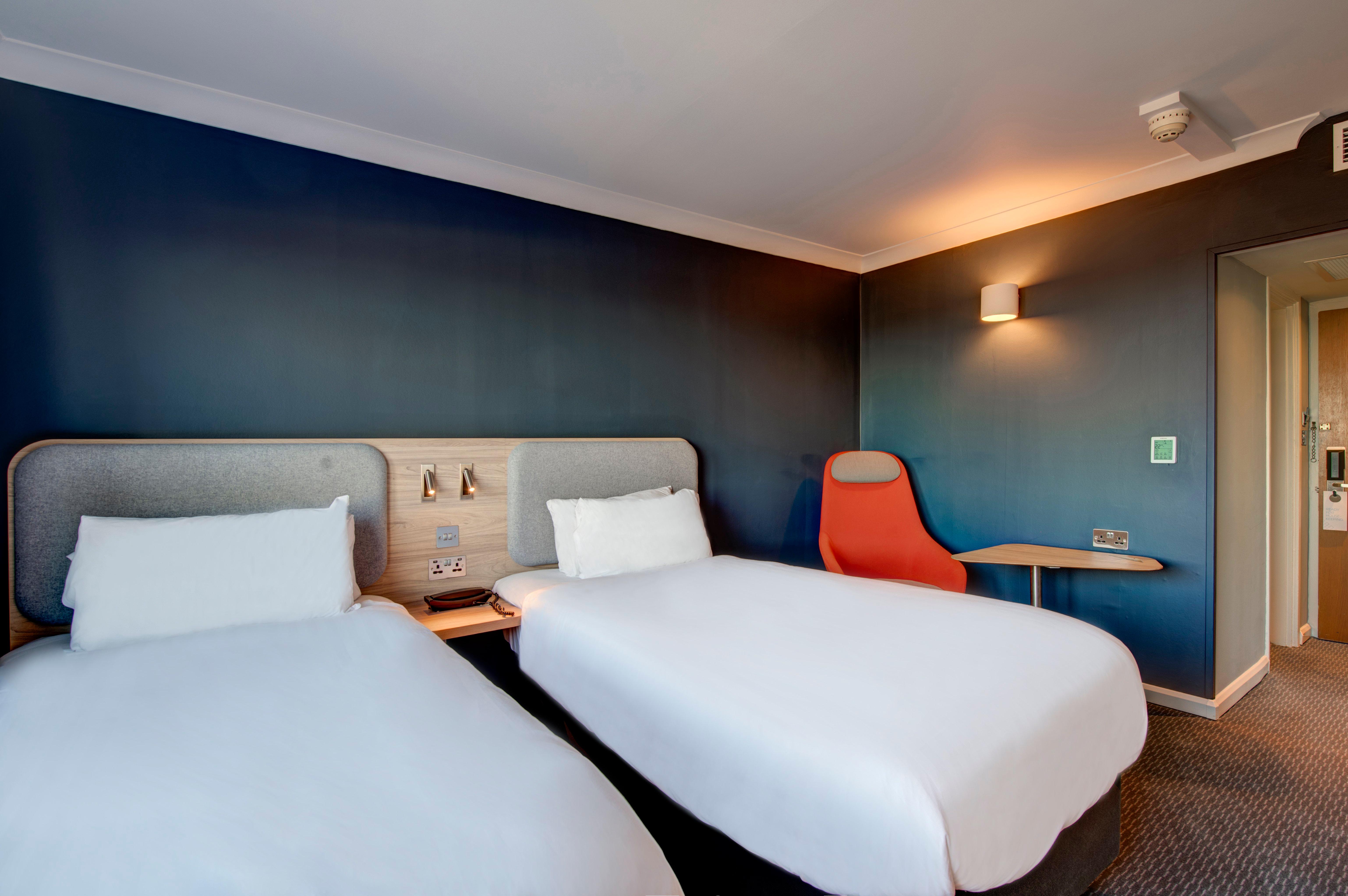 Holiday Inn Express Edinburgh - City West