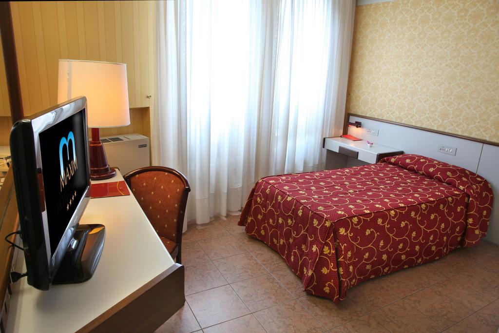Hotel Maxim Room Type - Double or Twin STANDARD