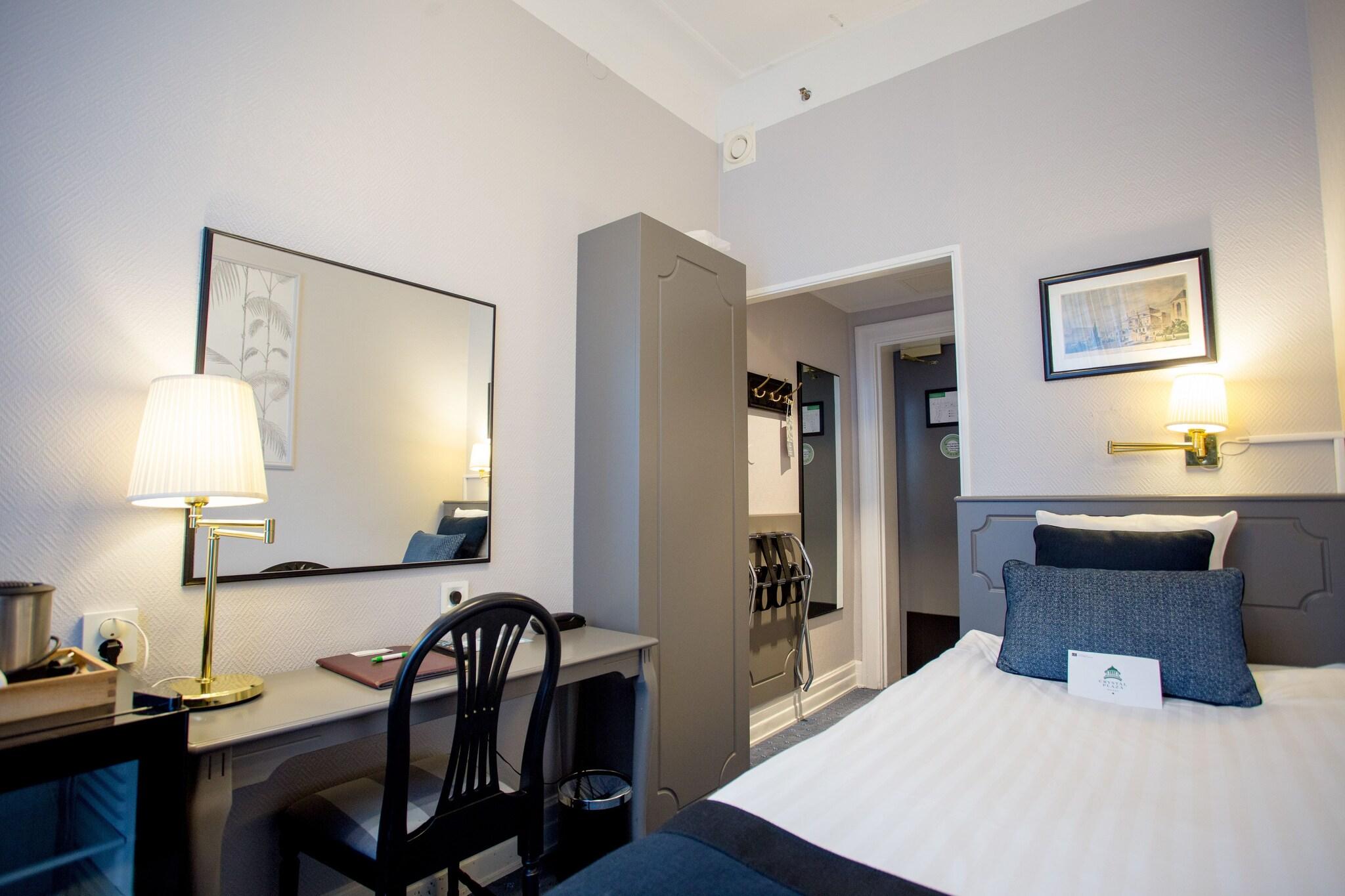 Crystal Plaza Hotel by null