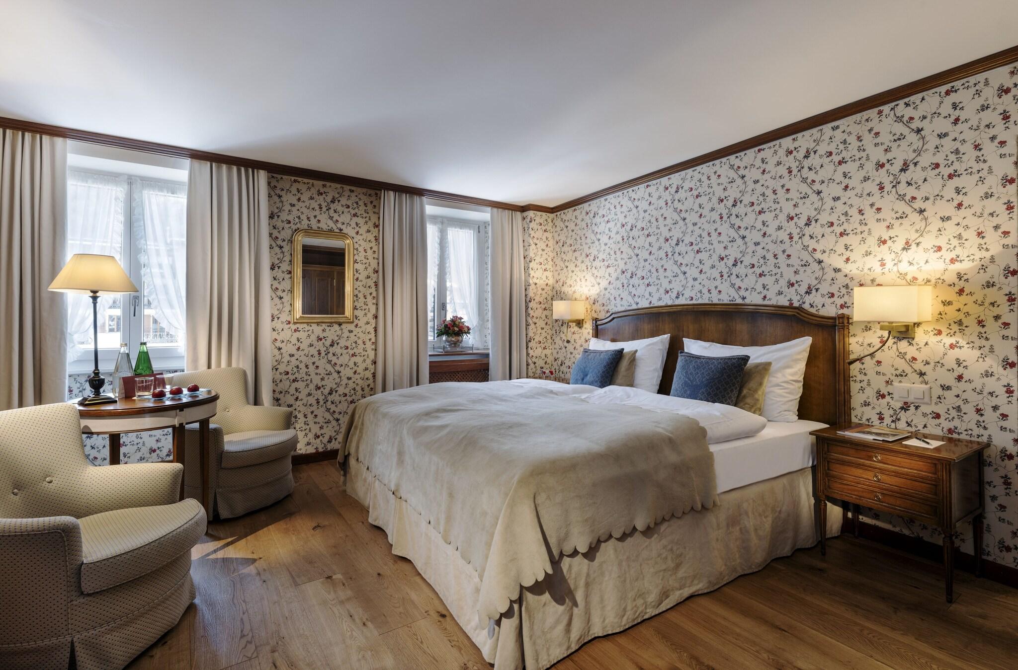 Monte Rosa Hotel by null