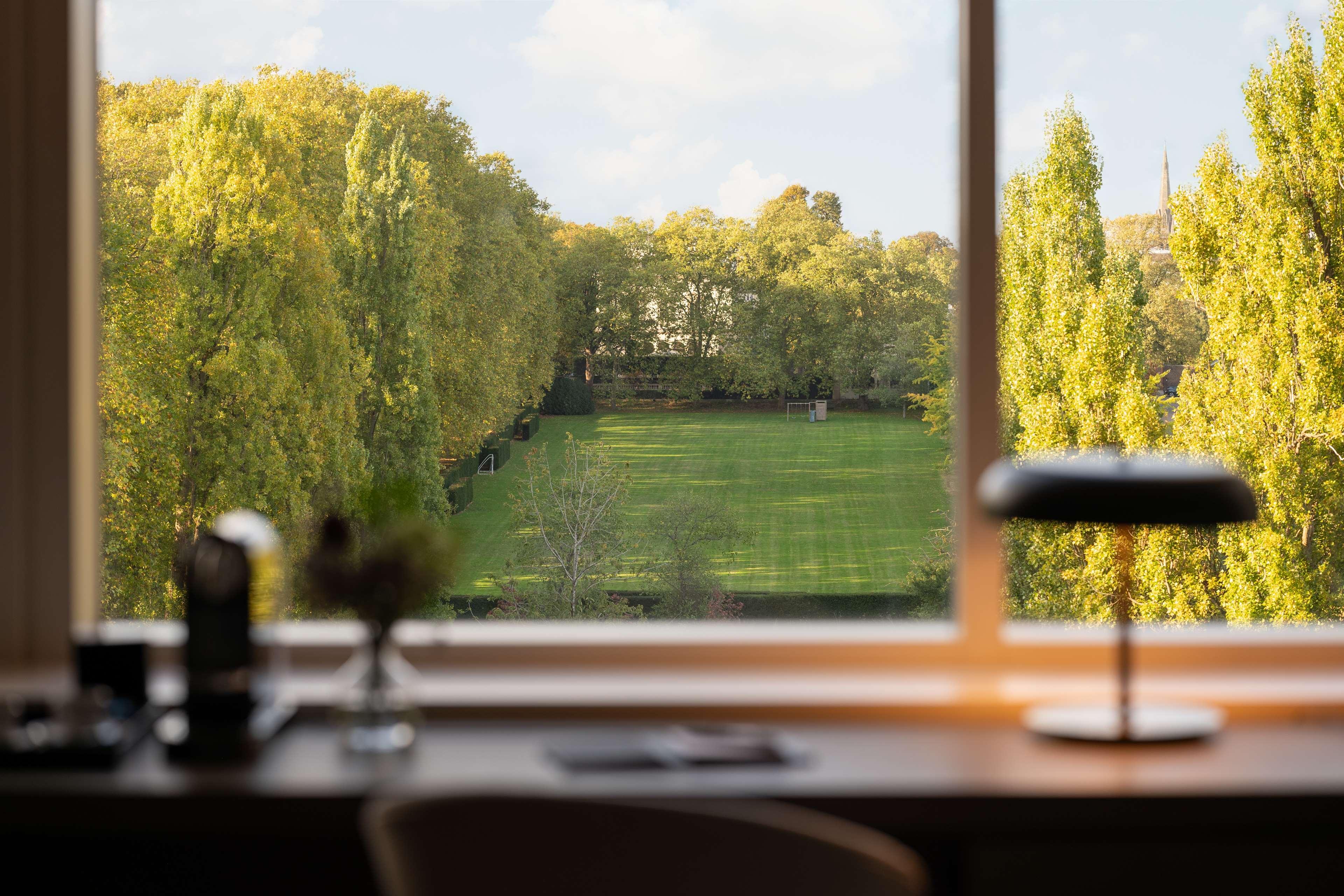 Royal Garden Hotel by null