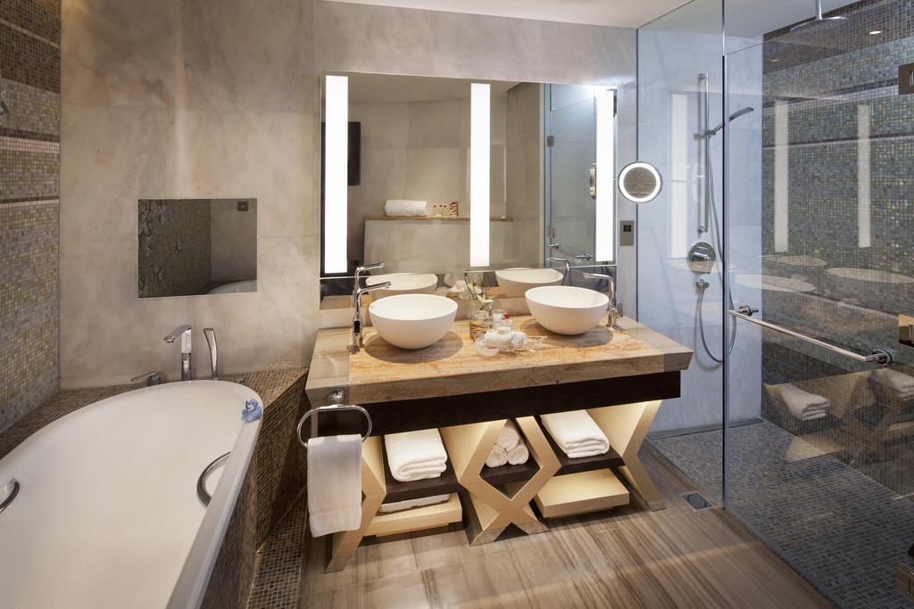 Jumeirah Beach Hotel by null