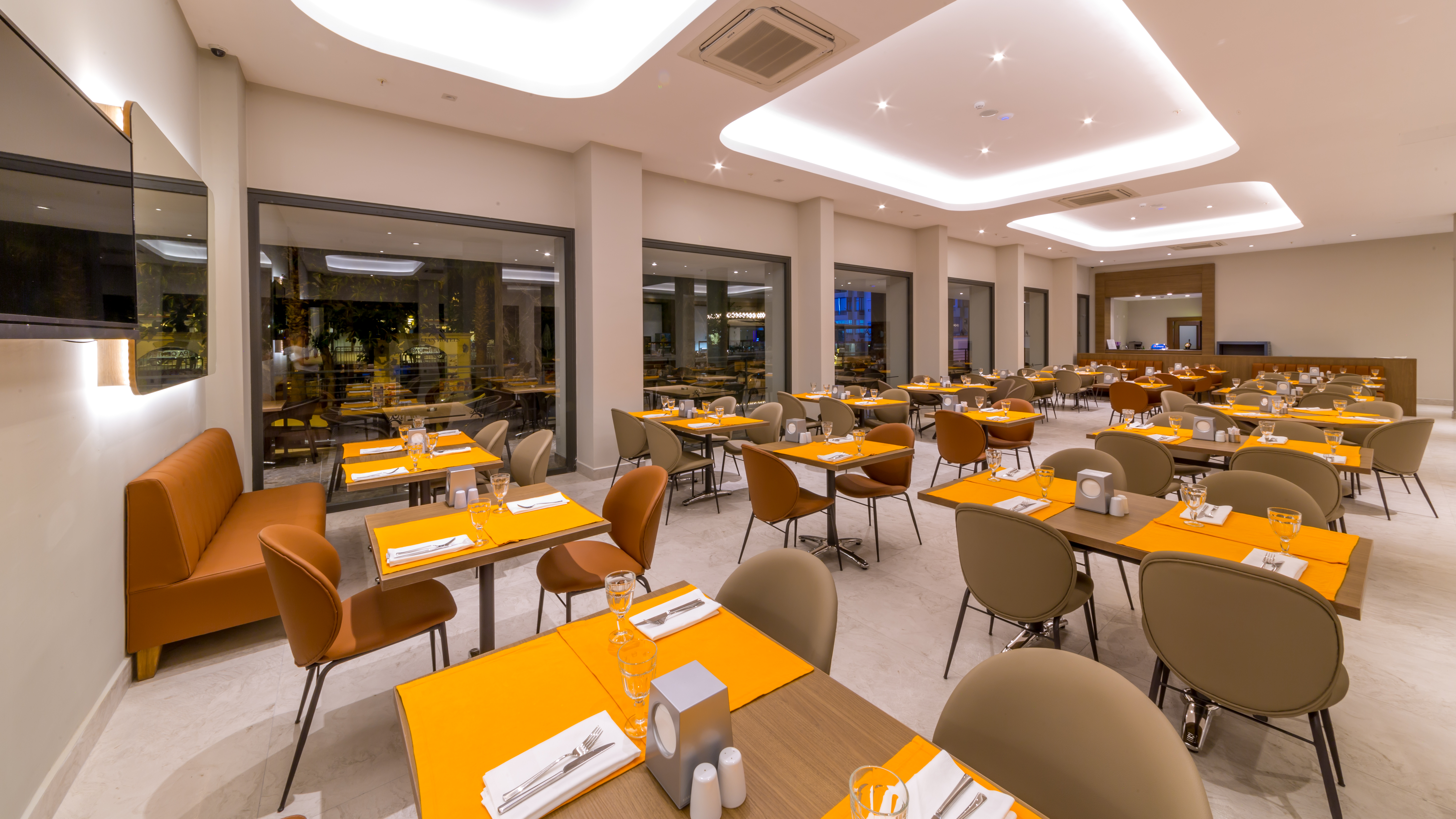 Ada Julian Hotel