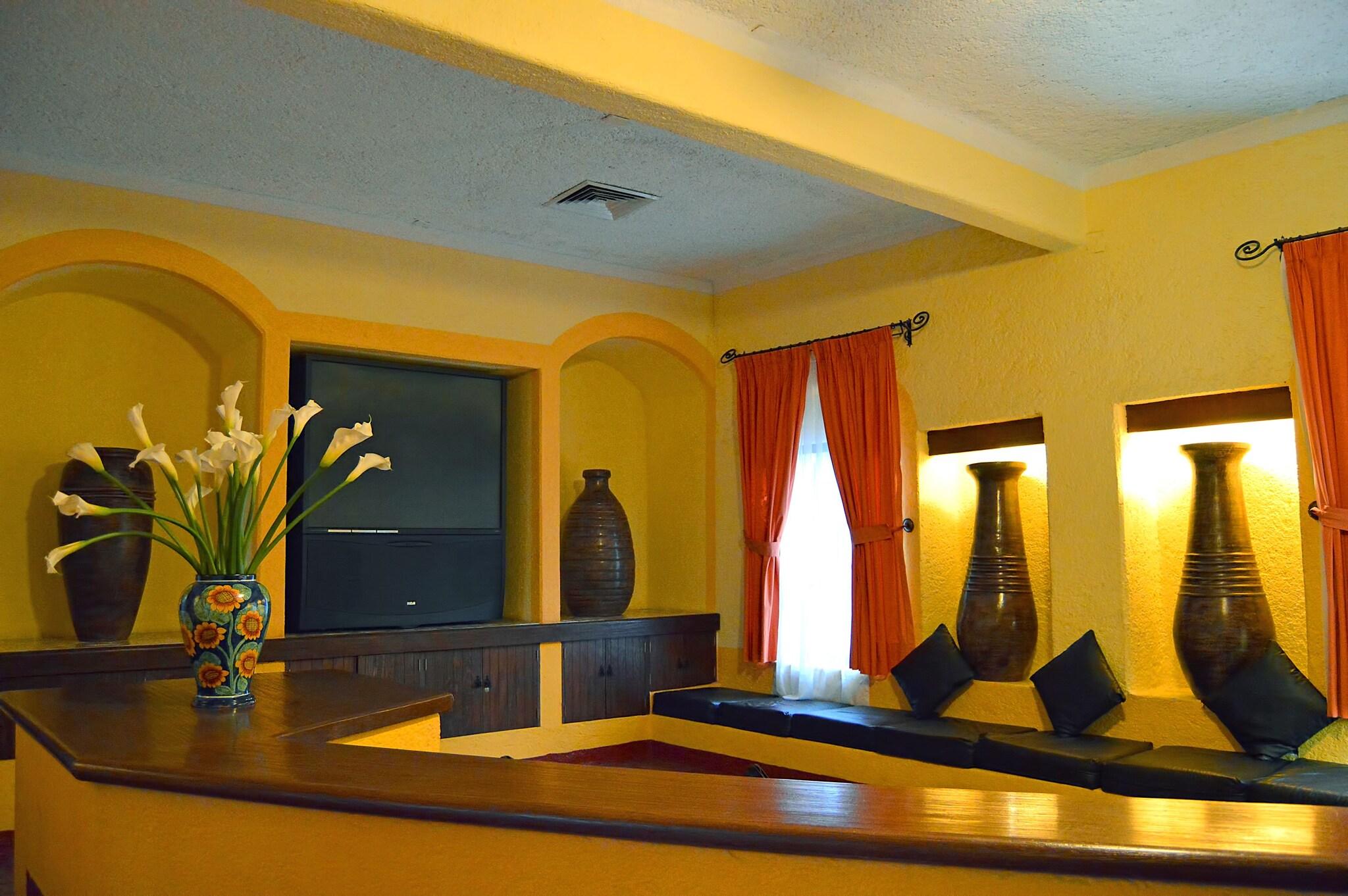 Villas Arqueologicas Teotihuacan by null