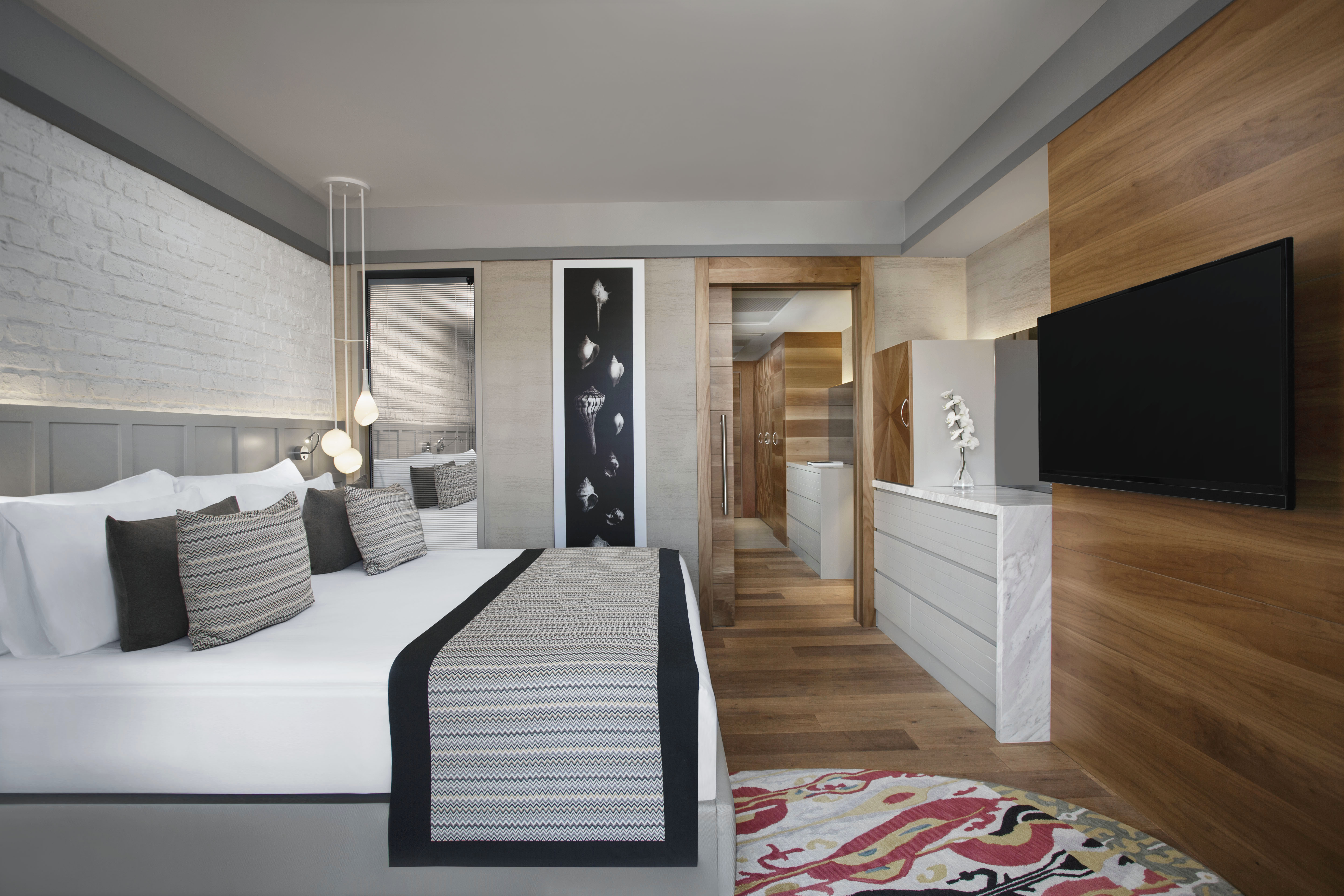 Acanthus and Cennet Barut Collectio