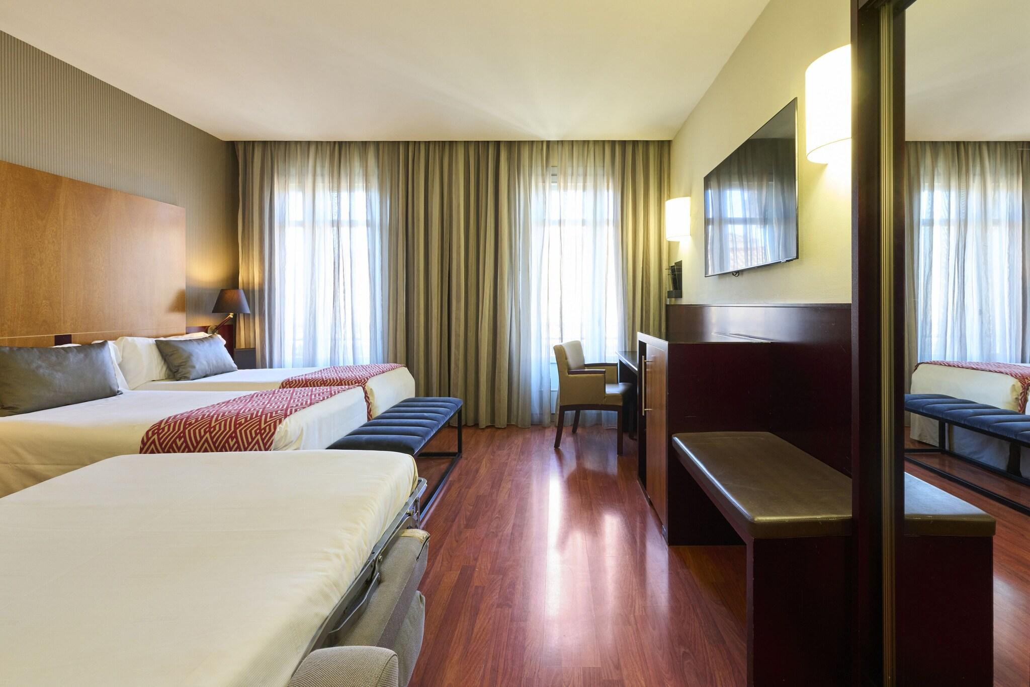 Hotel Catalonia El Pilar by null