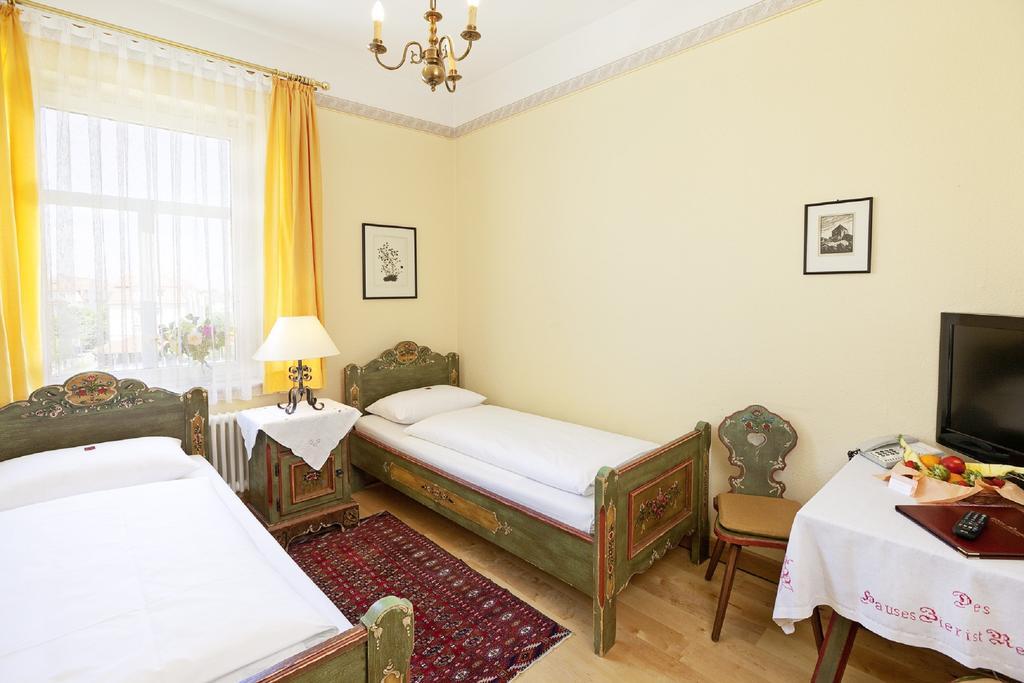 Hotel Hirsch by null