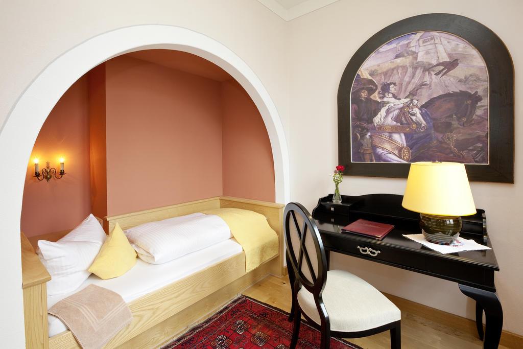 Hotel Hirsch by null