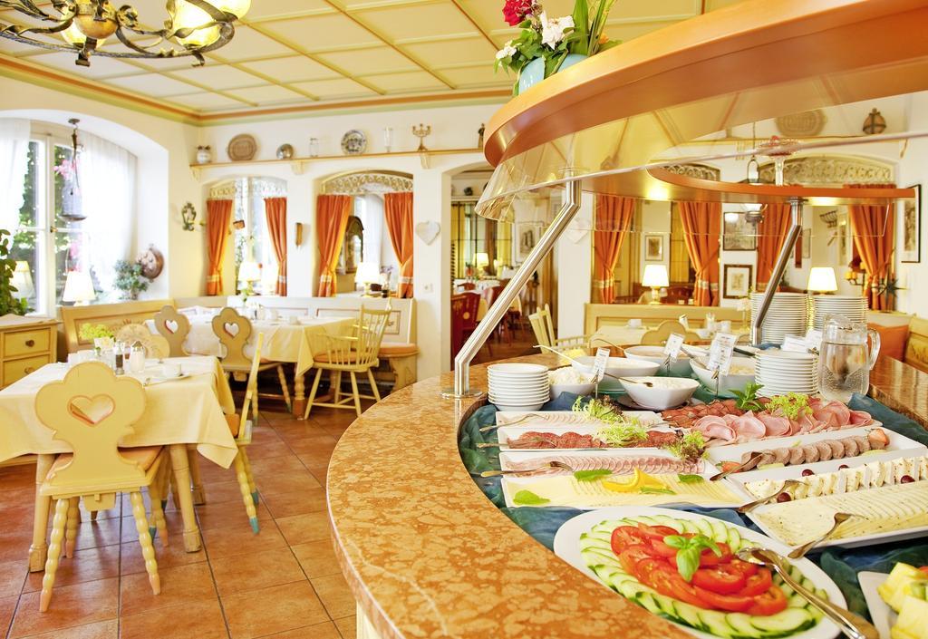 Hotel Hirsch by null