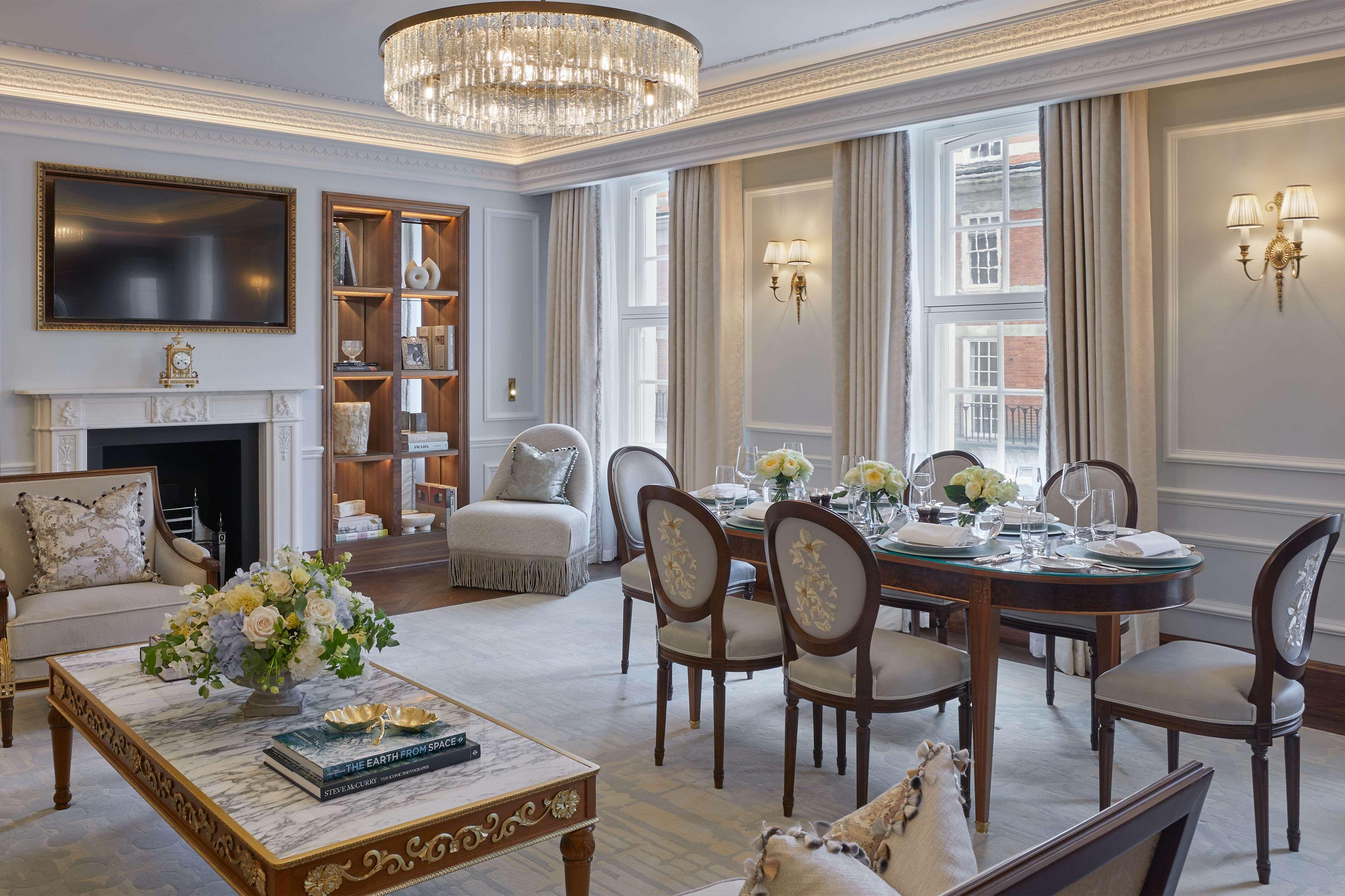 Claridge's by null