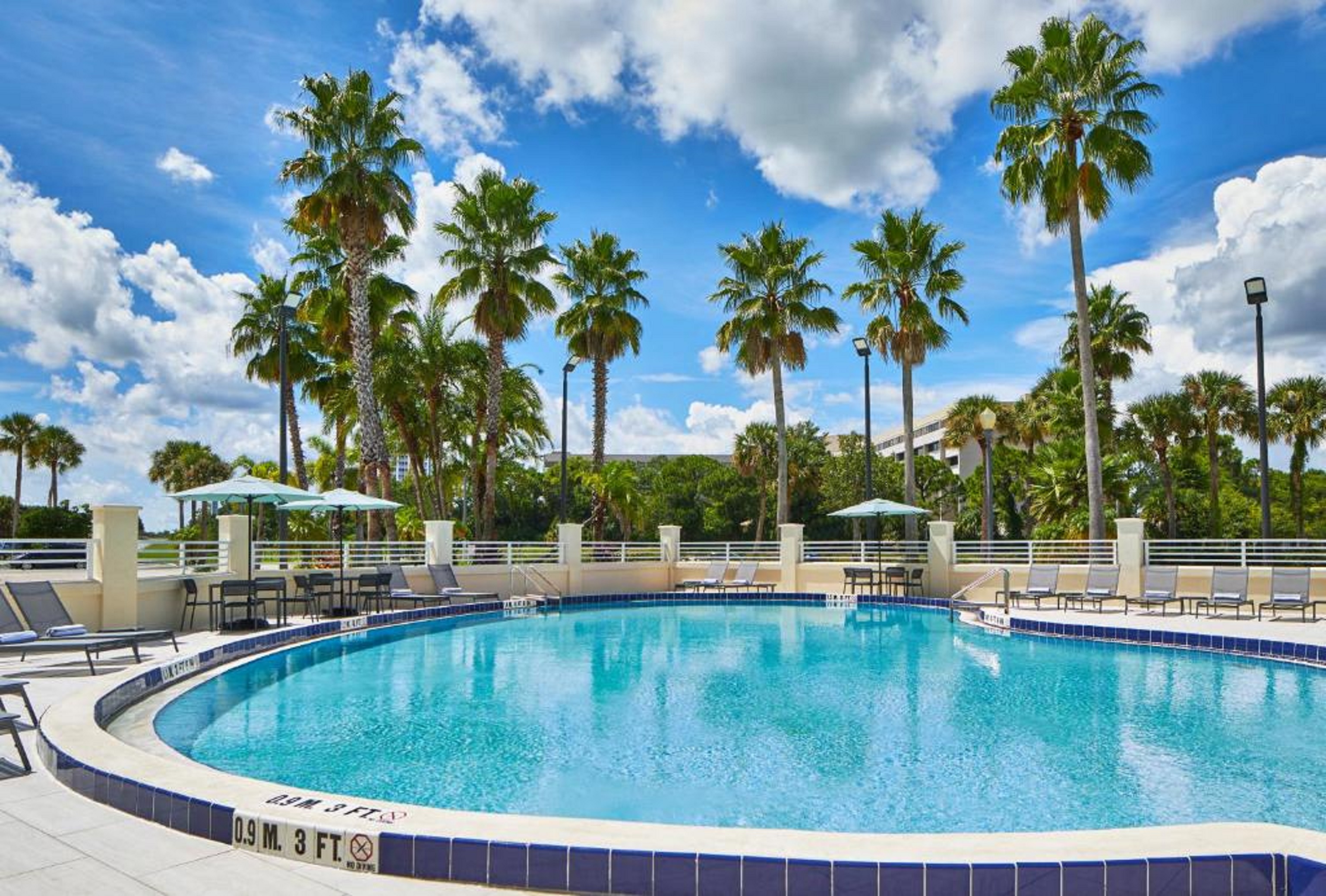 Radisson Hotel Orlando - Lake Buena Vista by null