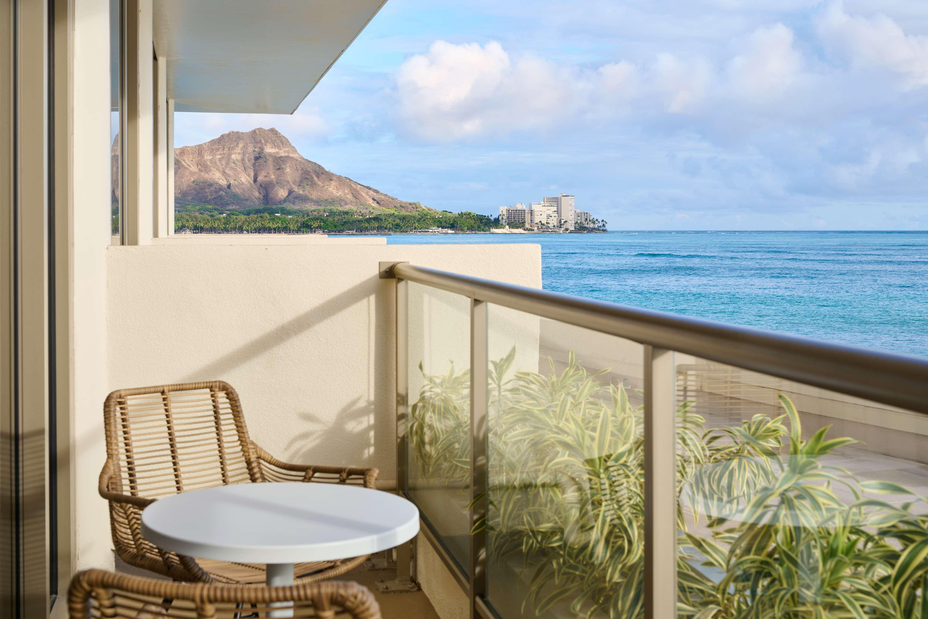 OUTRIGGER Reef Waikiki Beach Resort by null