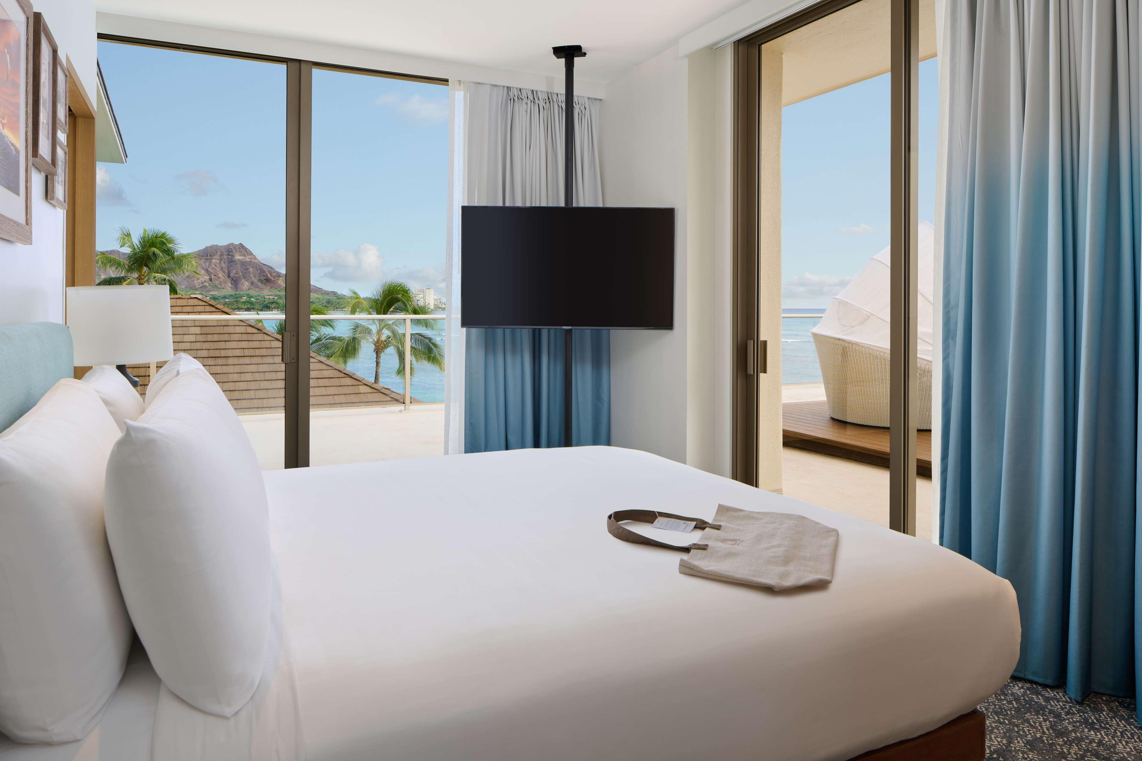 OUTRIGGER Reef Waikiki Beach Resort by null