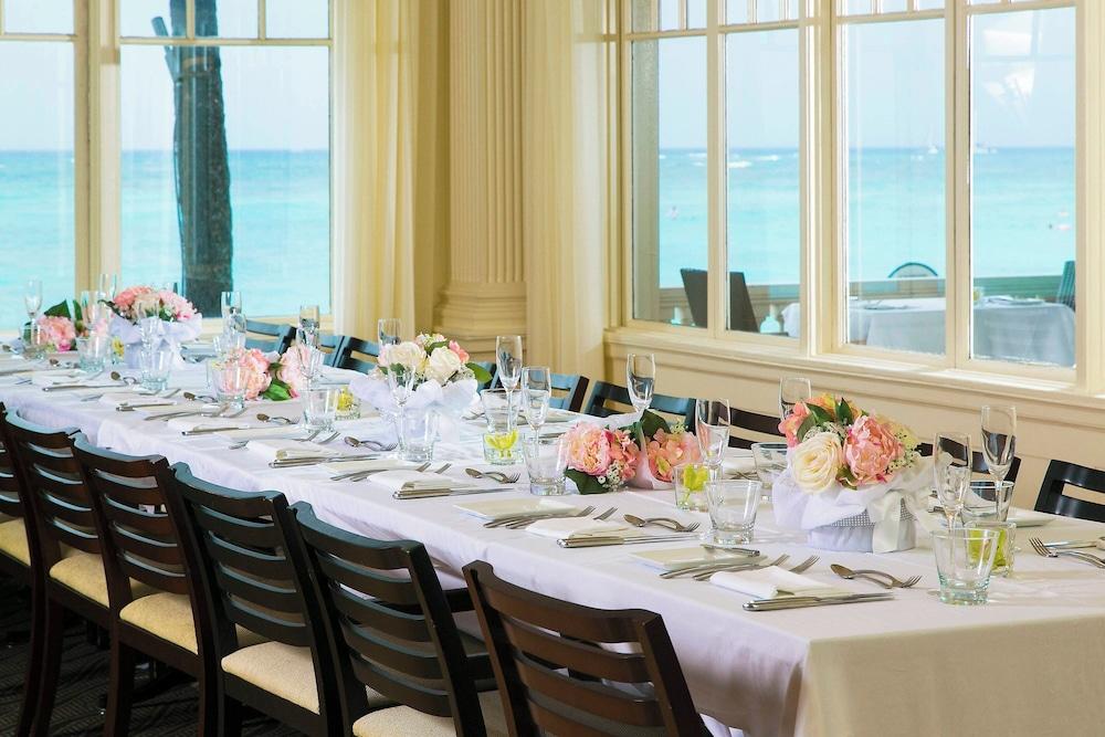 Moana Surfrider, A Westin Resort & Spa, Waikiki Beach by null