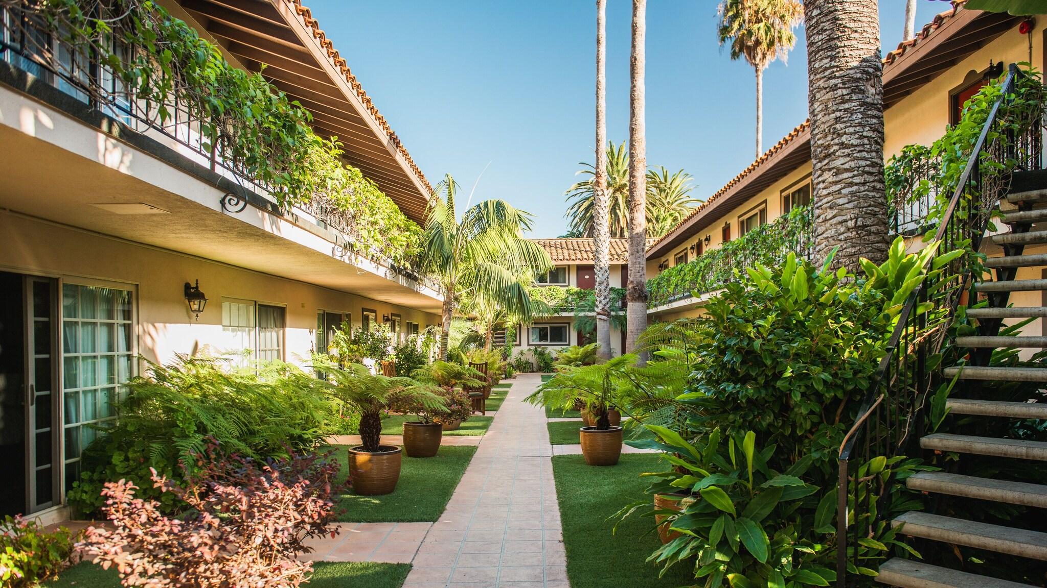 Inn by the Harbor by null