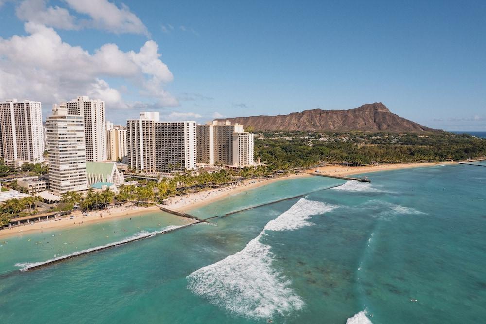 Waikiki Beach Marriott Resort & Spa by null