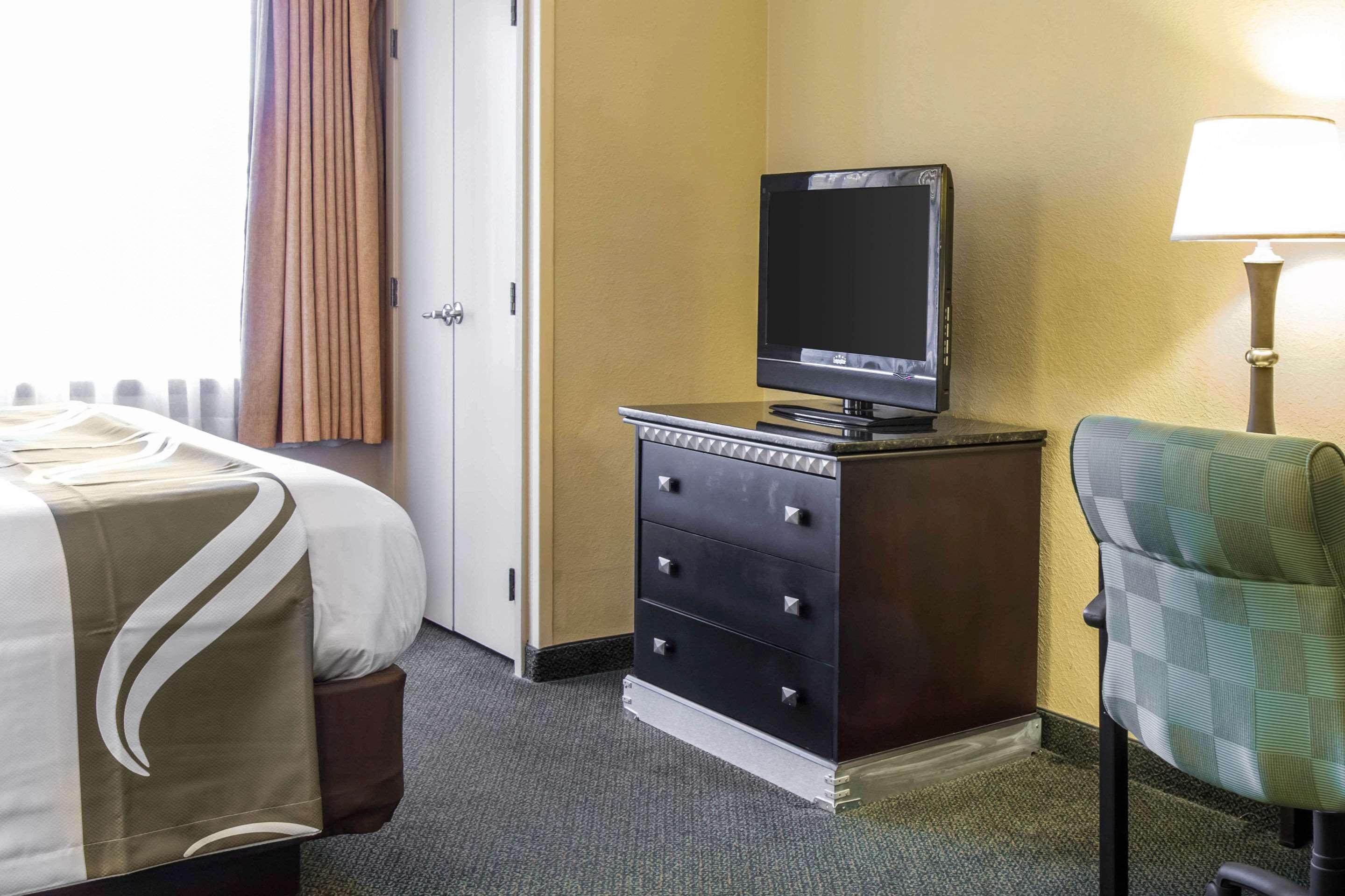Quality Suites Universal South
