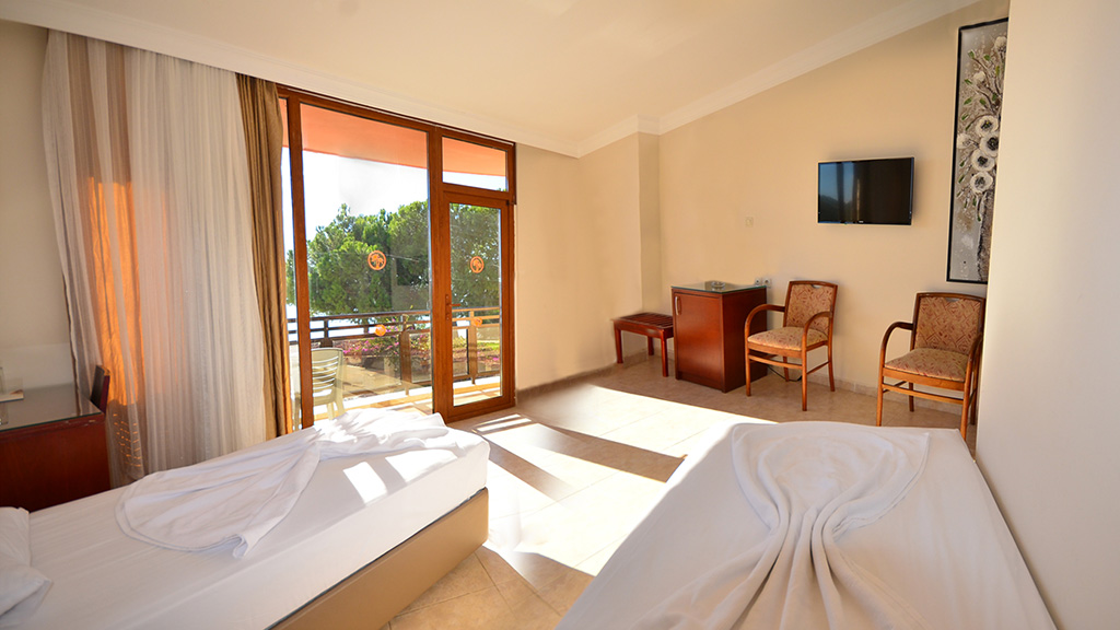 Double room, partial sea view