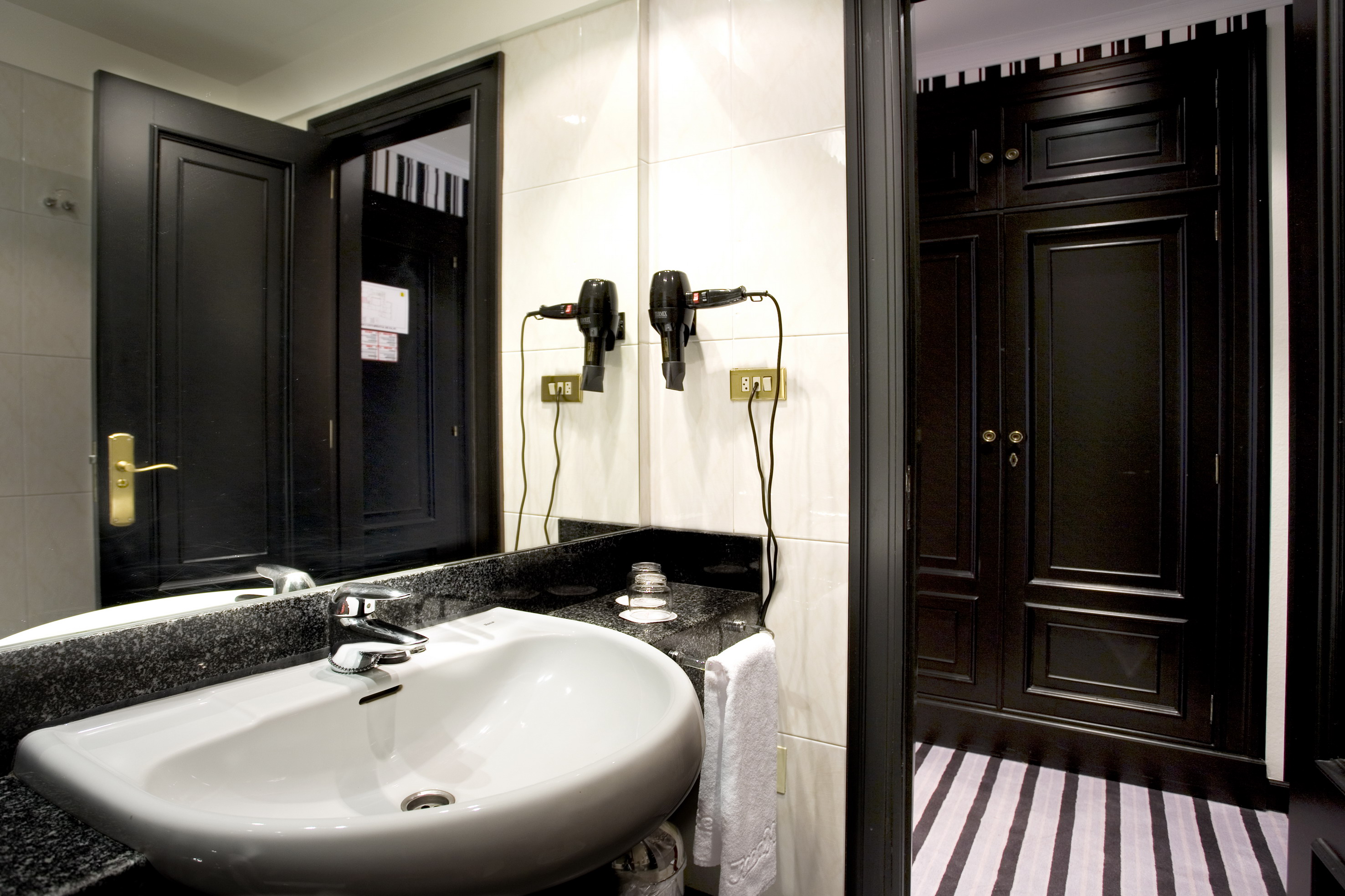 Hotel Clarin by null