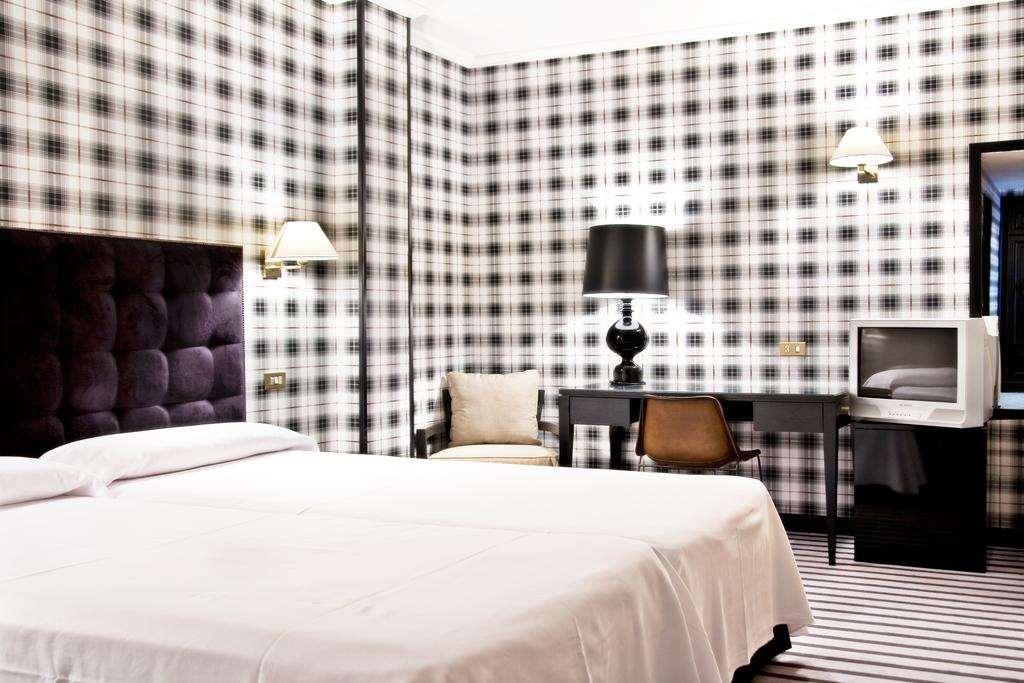Hotel Clarin by null