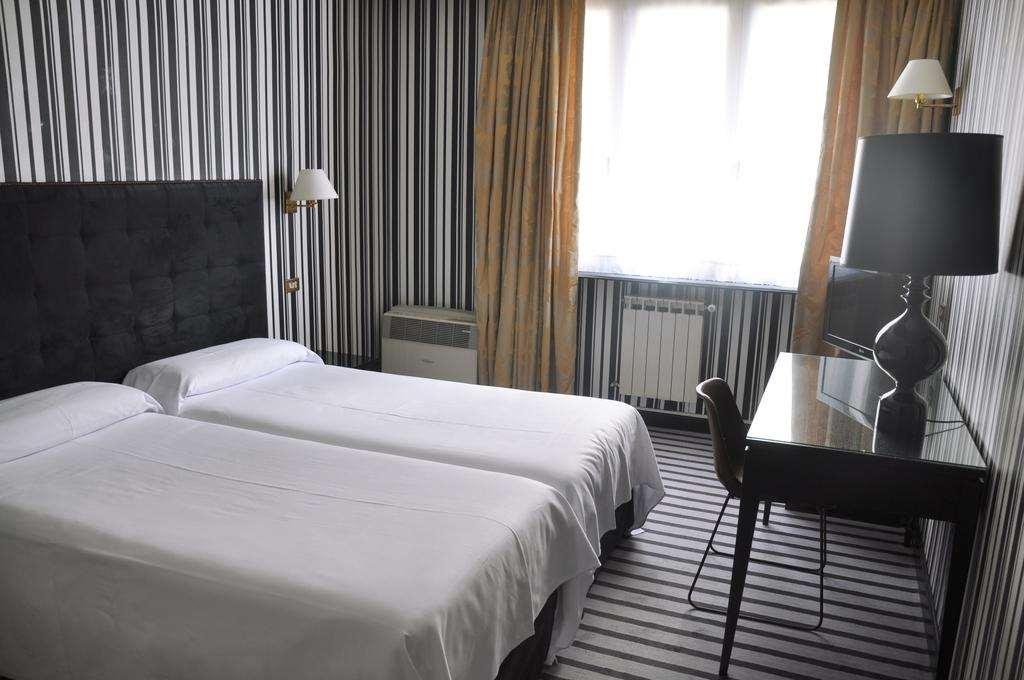Hotel Clarin by null