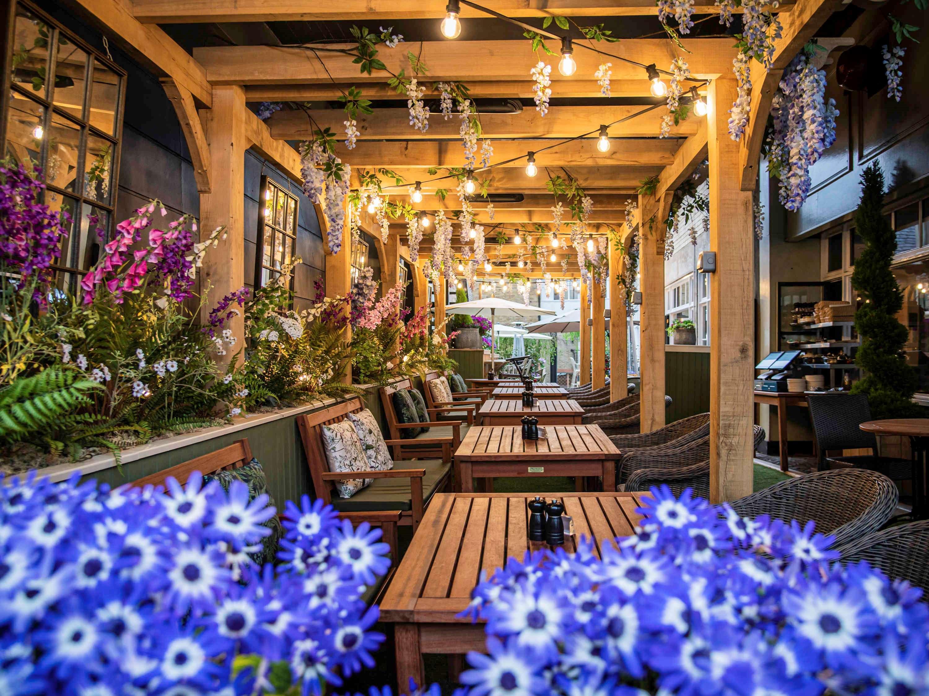 The Castle Hotel Windsor by null