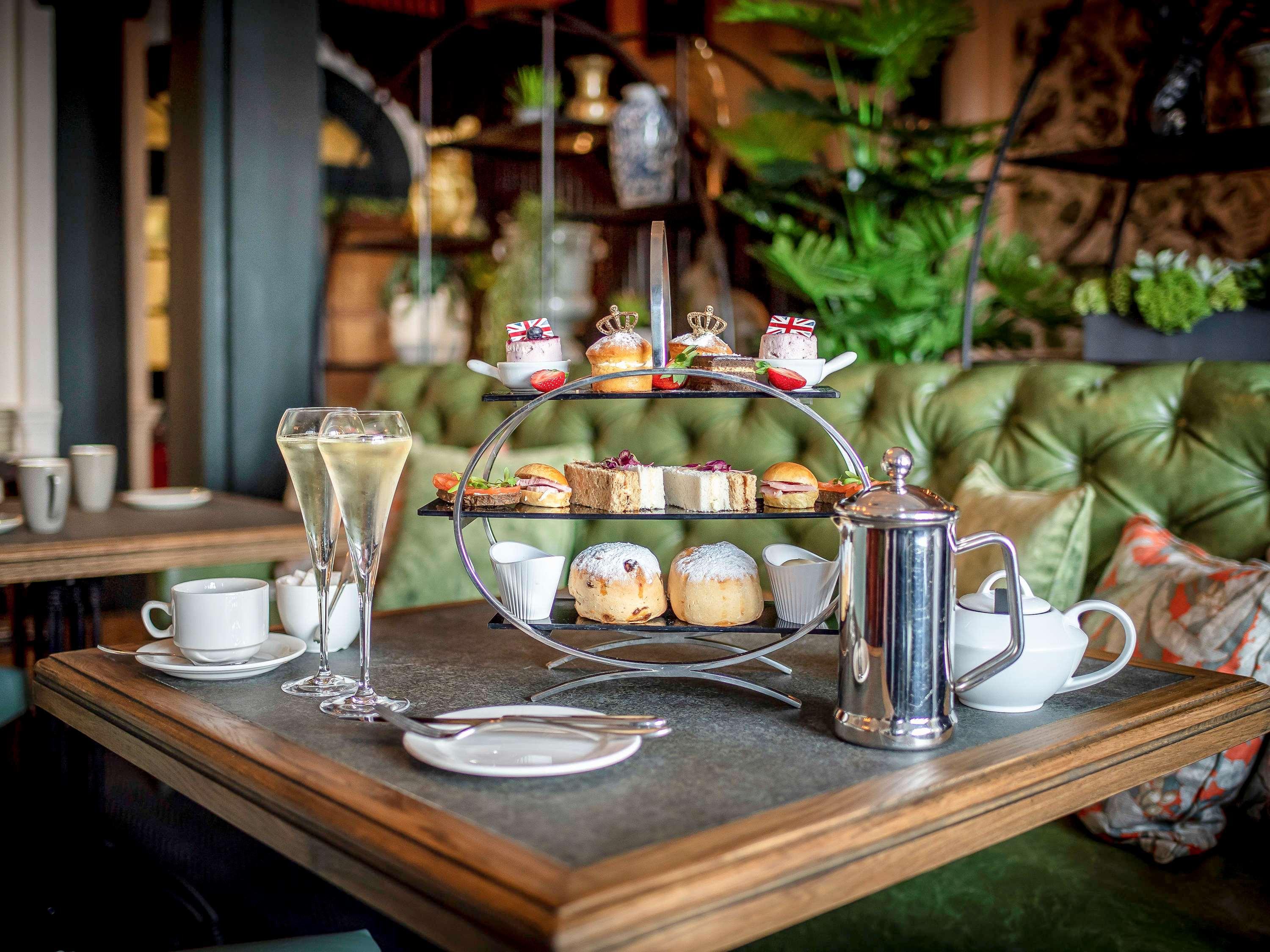 The Castle Hotel Windsor by null