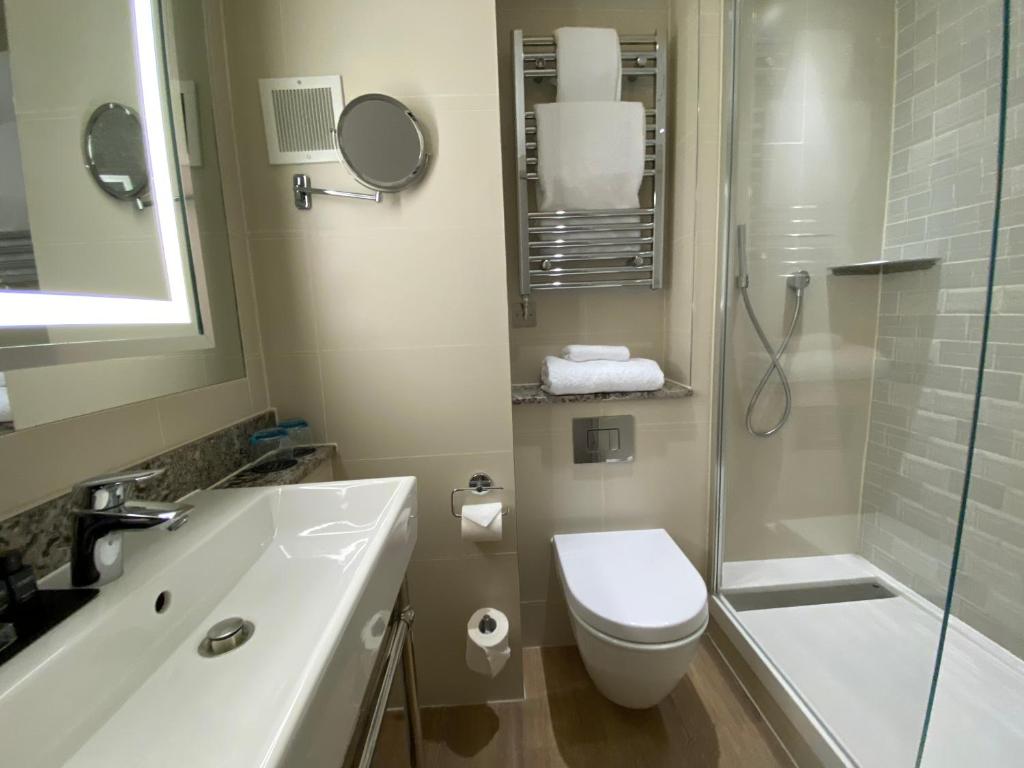 The Castle Hotel Windsor by null