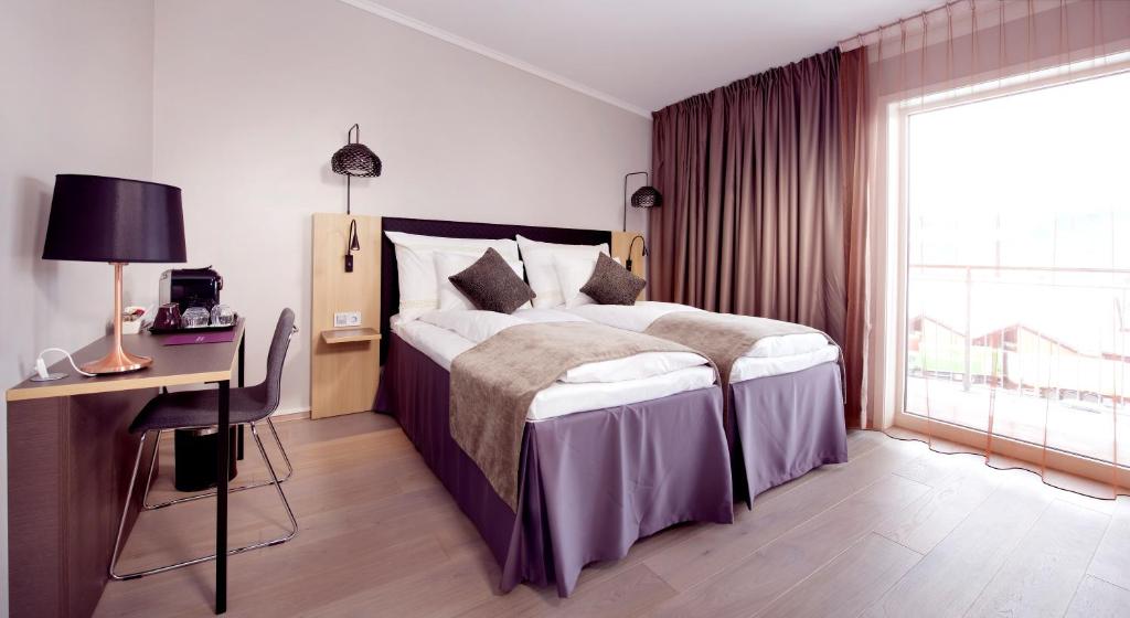 Home Hotel Hammer by null