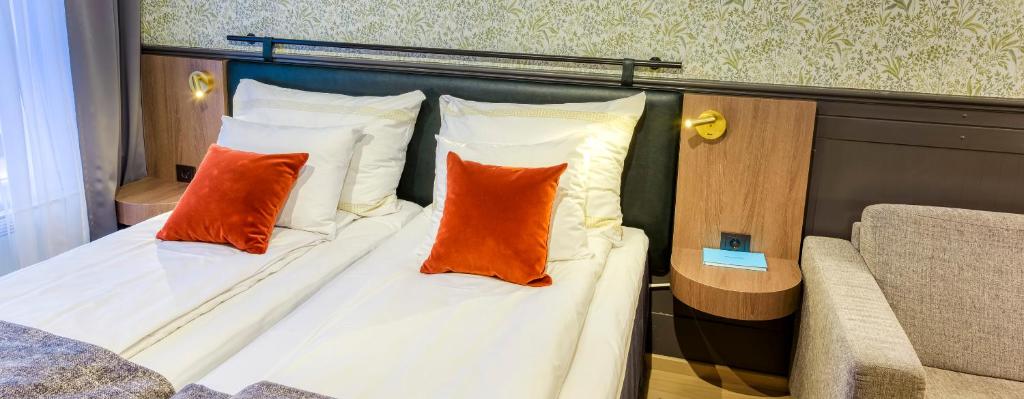 Home Hotel Hammer by null
