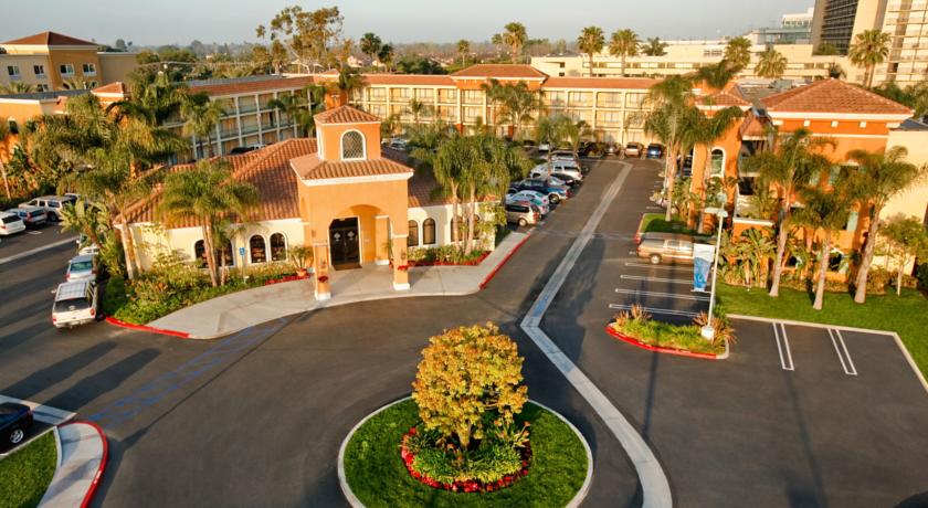 Cortona Inn & Suites Anaheim Resort