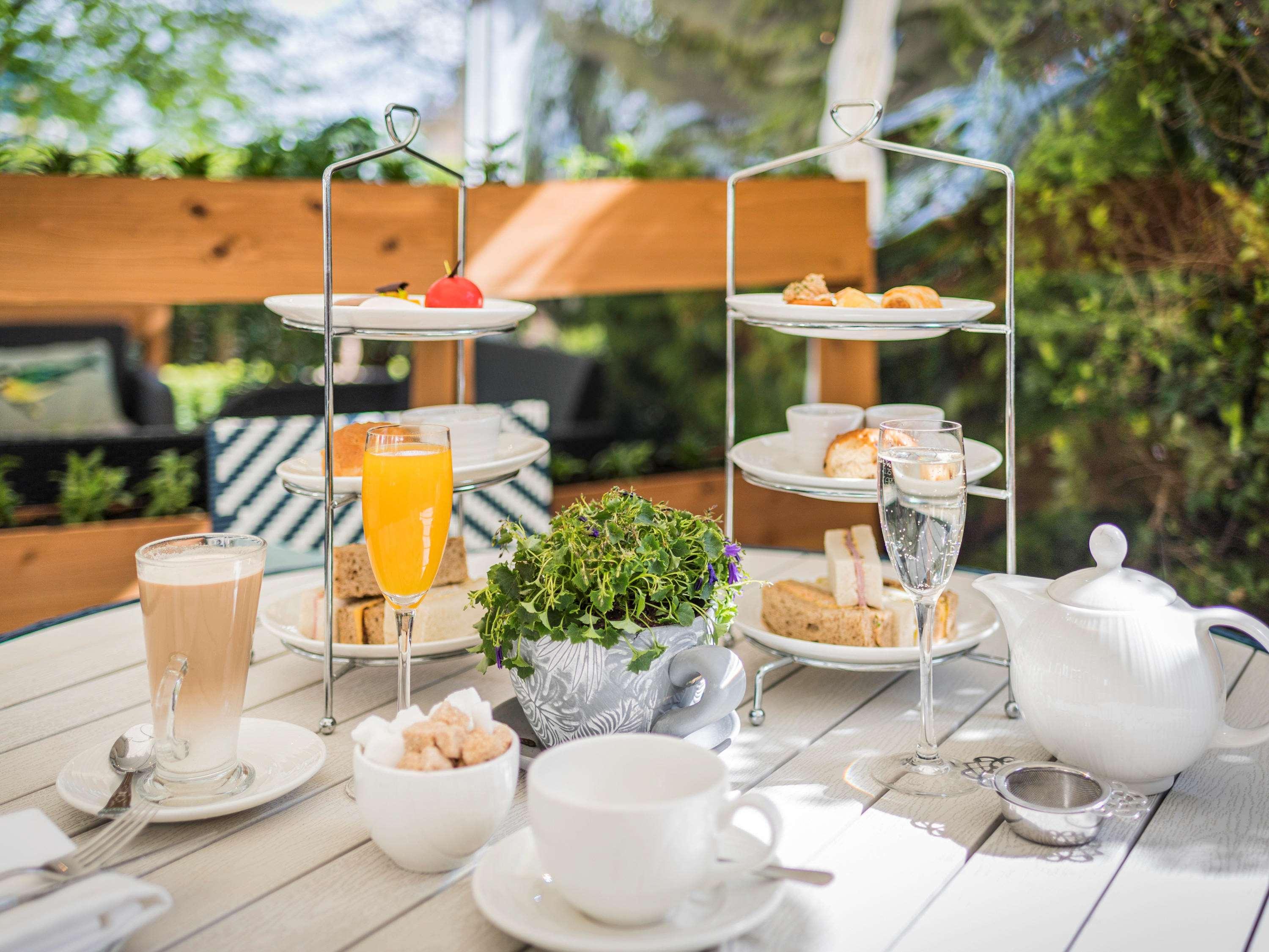 Queens Hotel Cheltenham by null