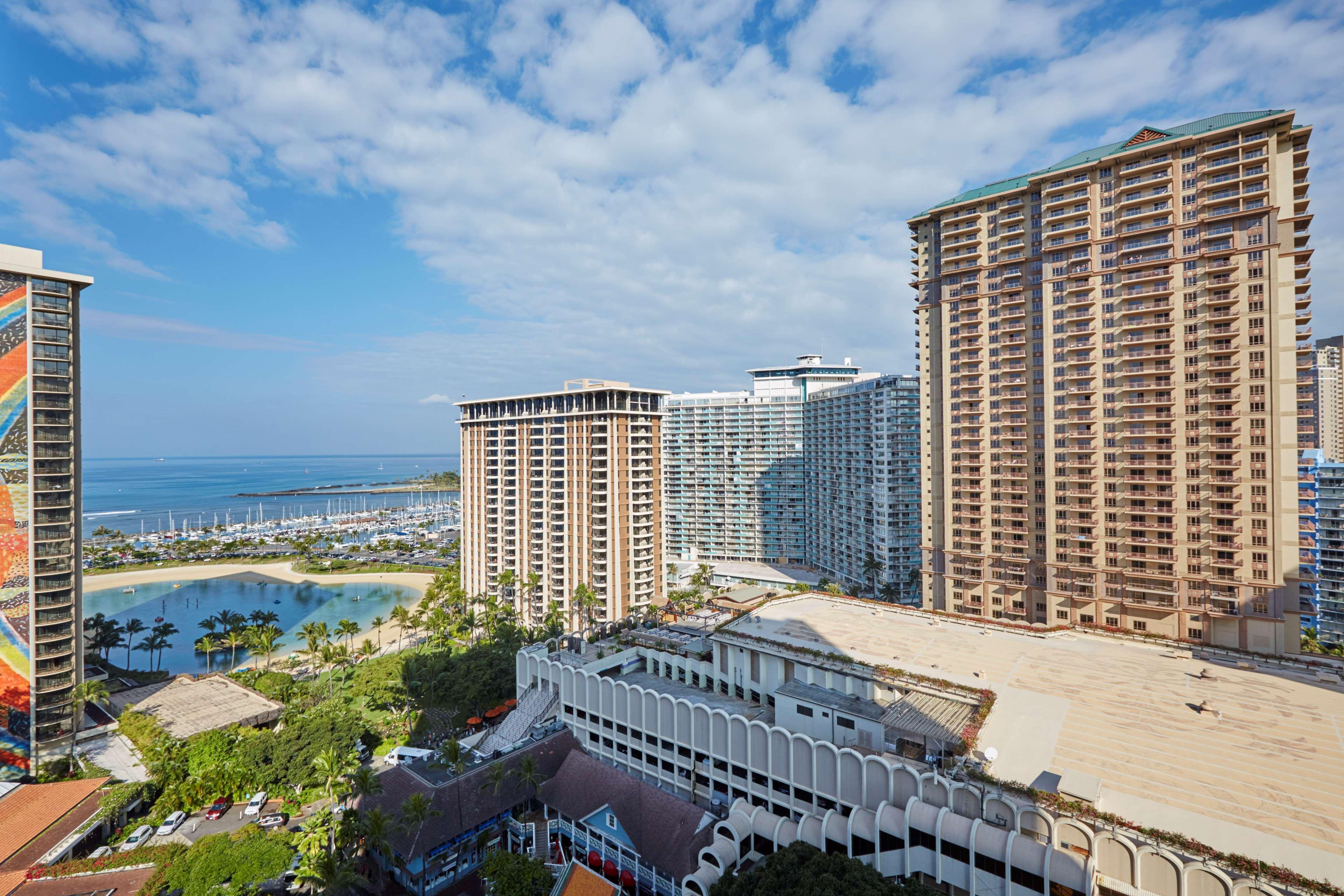 Hilton Hawaiian Village Waikiki Beach Resort by null