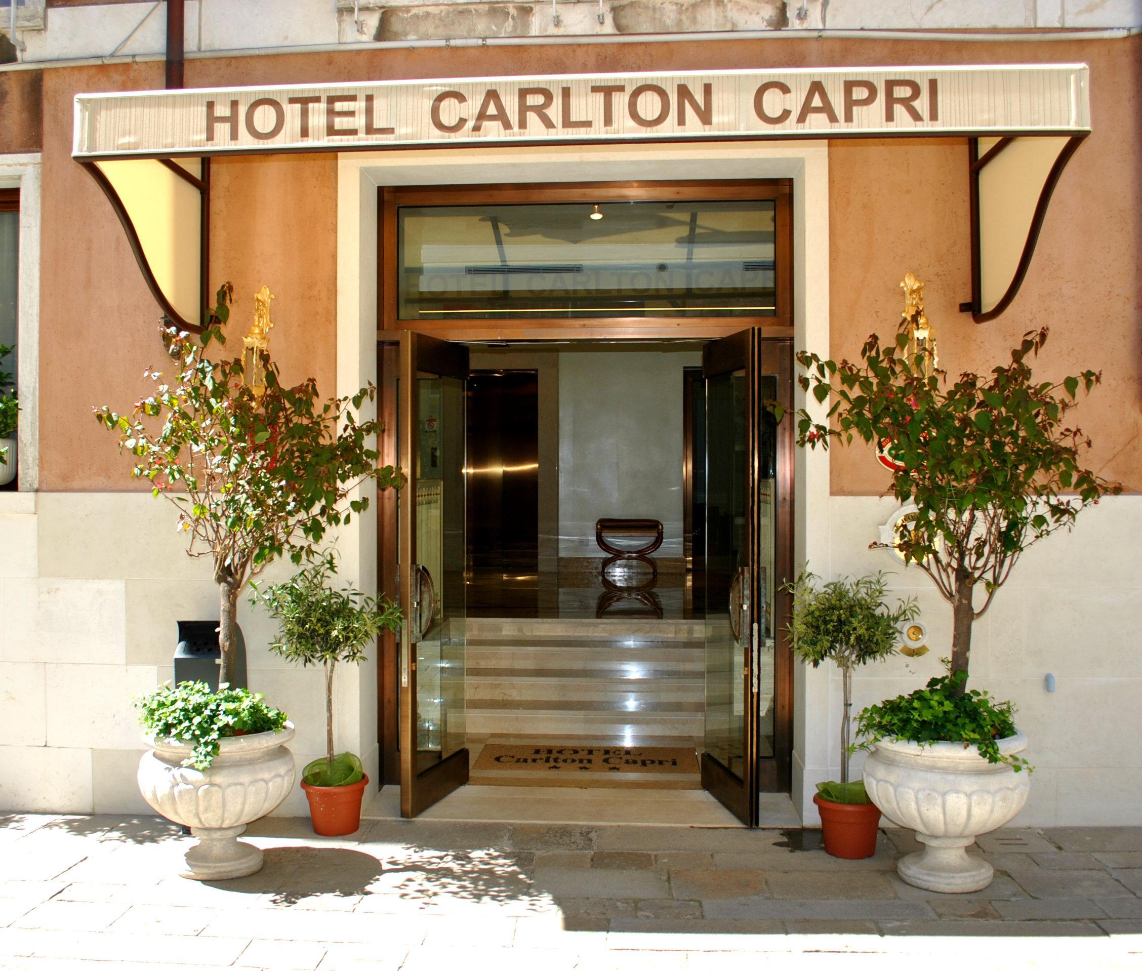 Gallribild av Carlton Capri