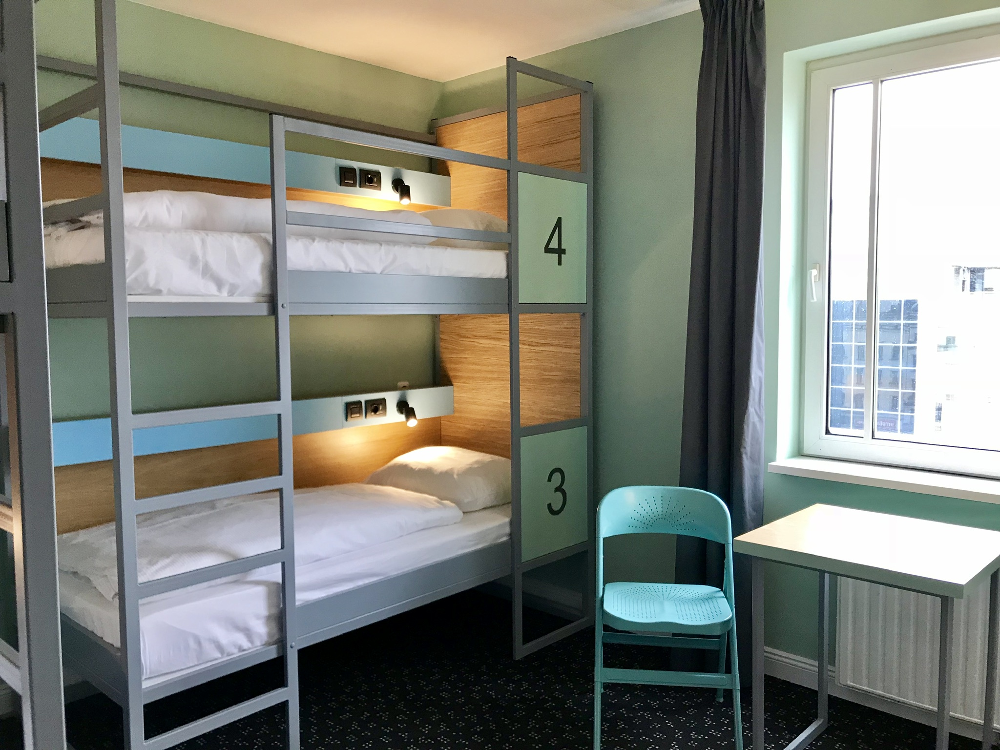 Posto Letto in Dormitorio Misto con 4 Letti
