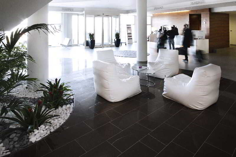 Yes Hotel Touring - attēls