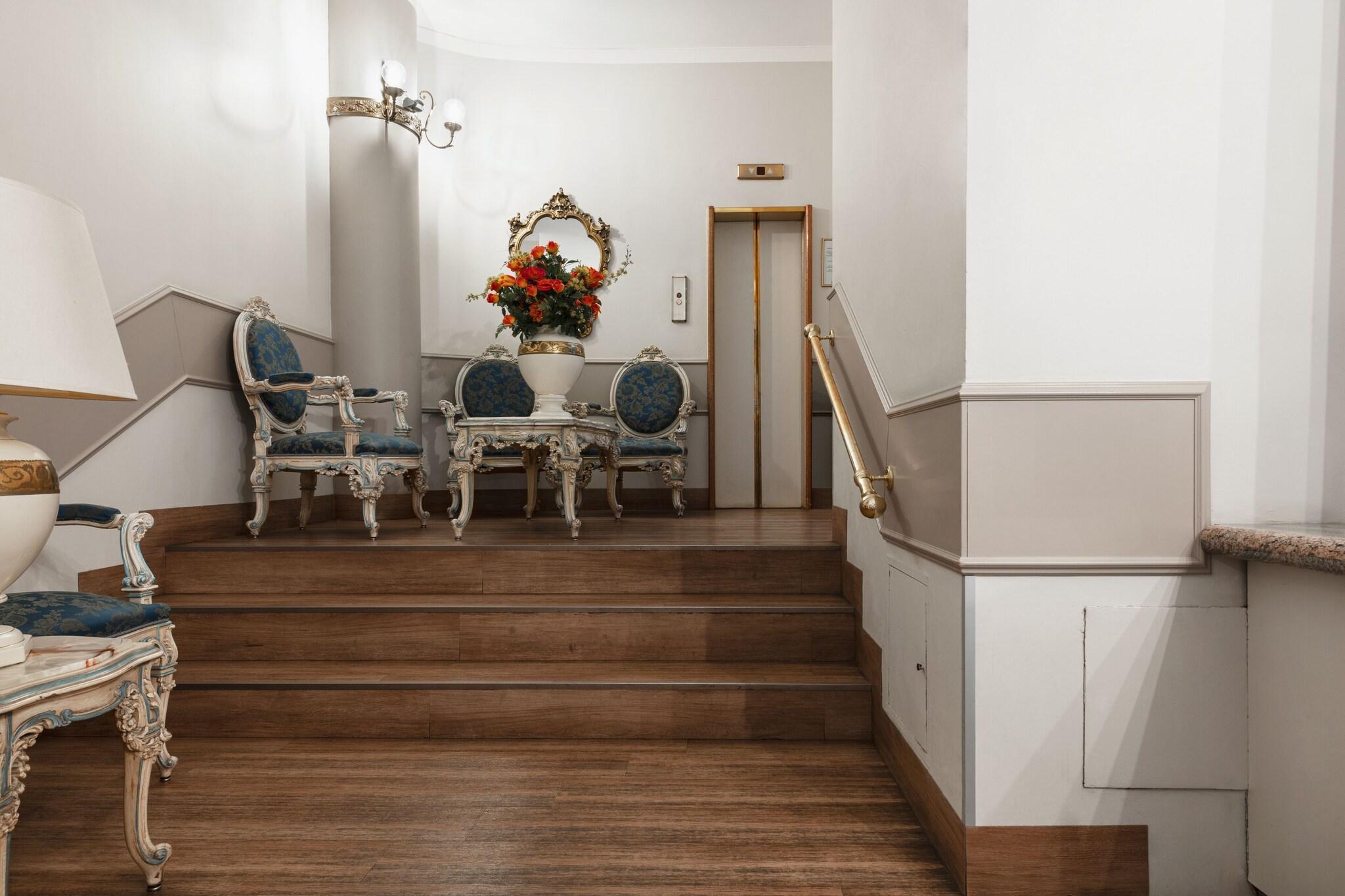 King - Mokinba Hotels - photo